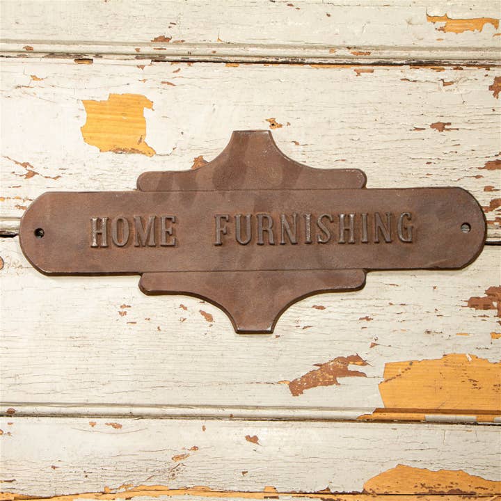 Eisenschild. Home Furnishing, Wohnungseinrichtung, Rostig für den Großhandel von Antikas