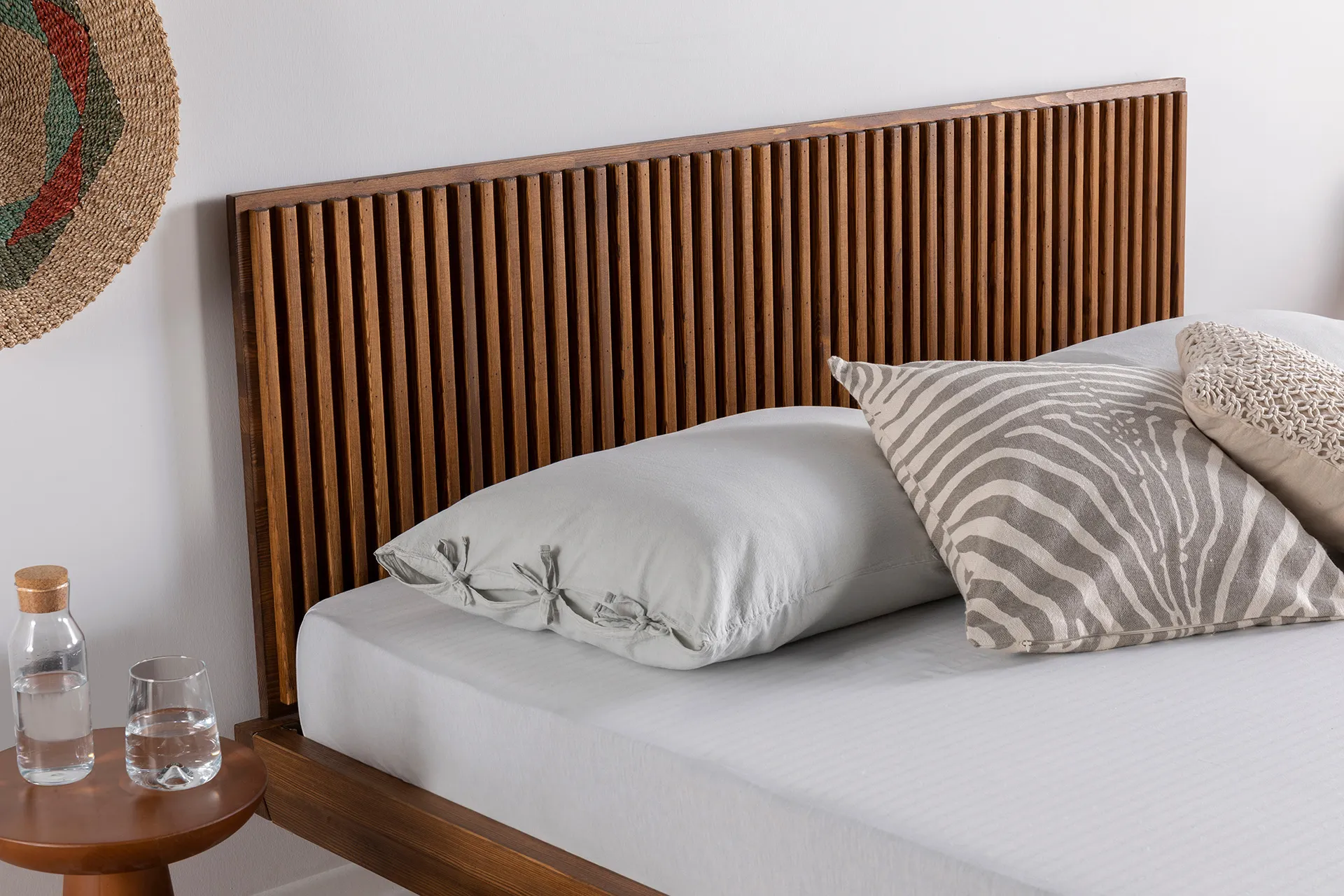 Deholzwart GmbH - Wholesale Bed - Hendrick wooden bed frame, walnut6