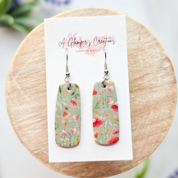 Bloemen op Salie Mini Bar Leren Oorbellen voor wholesale door A Glamper's Creations LLC