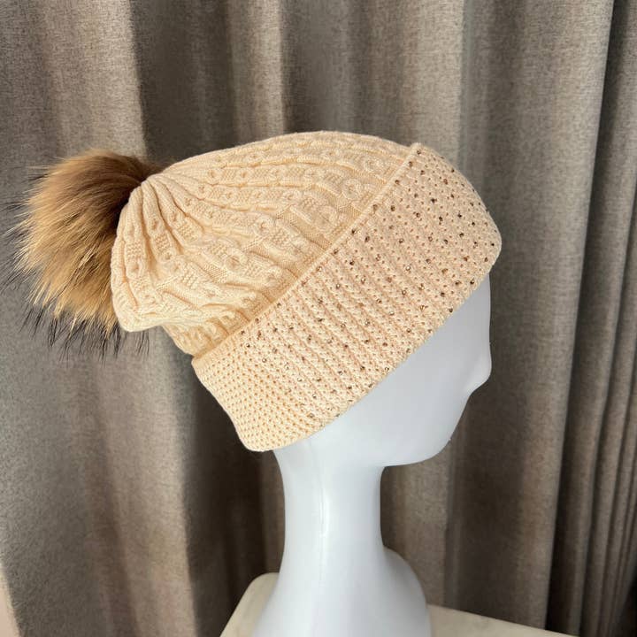 Neu, Wollmütze, Wintermütze mit echtem Fuchspelz-Bom-Pom. für den Großhandel von FanakoStudioNYC