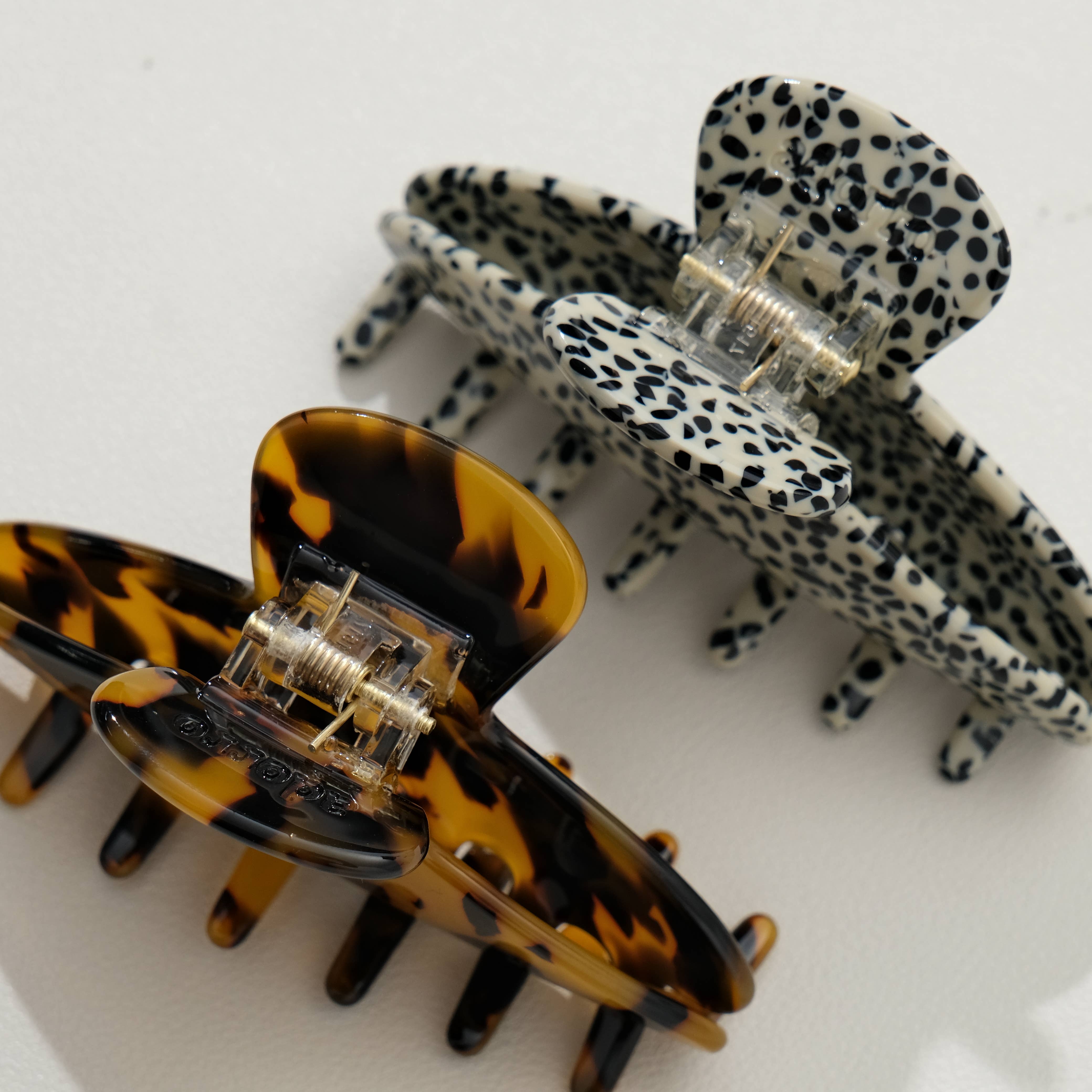 Assorted Adrienne Core | Medium Classic Curved Claw Clip for wholesale on Faire7