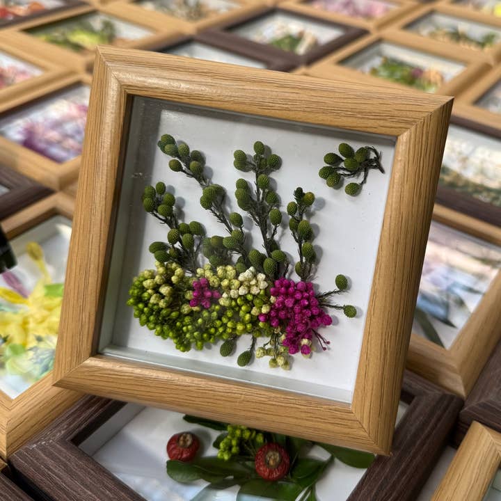 Décoration Cadre Mini avec Fleurs Séchées Préservées 15cm Art Fait Main 001 pour la vente par Effiliving