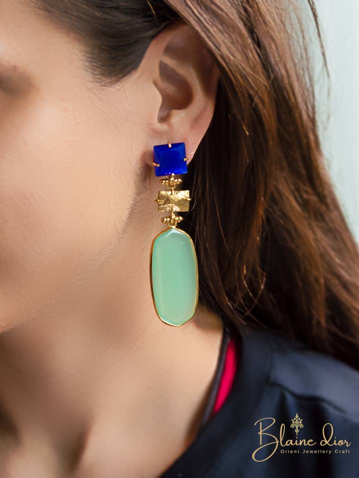 Orecchini in oro con calcedonio acquamarina e zaffiro CZ per la vendita all'ingrosso da parte di BlaineDor