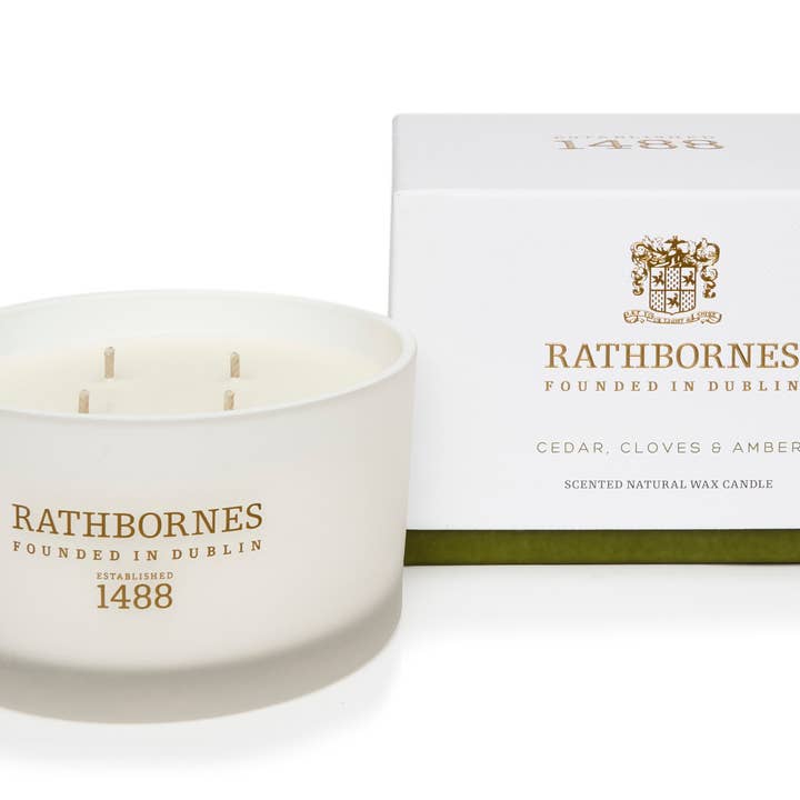 Rathbornes 1488 – Großhandel Kerze im Glas / gefüllte Kerze – Luxuskerze mit Duft von Zeder, Nelken und Bernstein (würzig/holzig)0