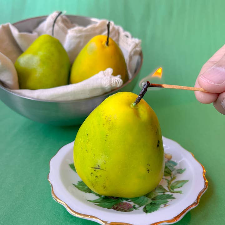 The Wednesday Co - Wholesale Novelty candle - La Pera - Pear Candle1