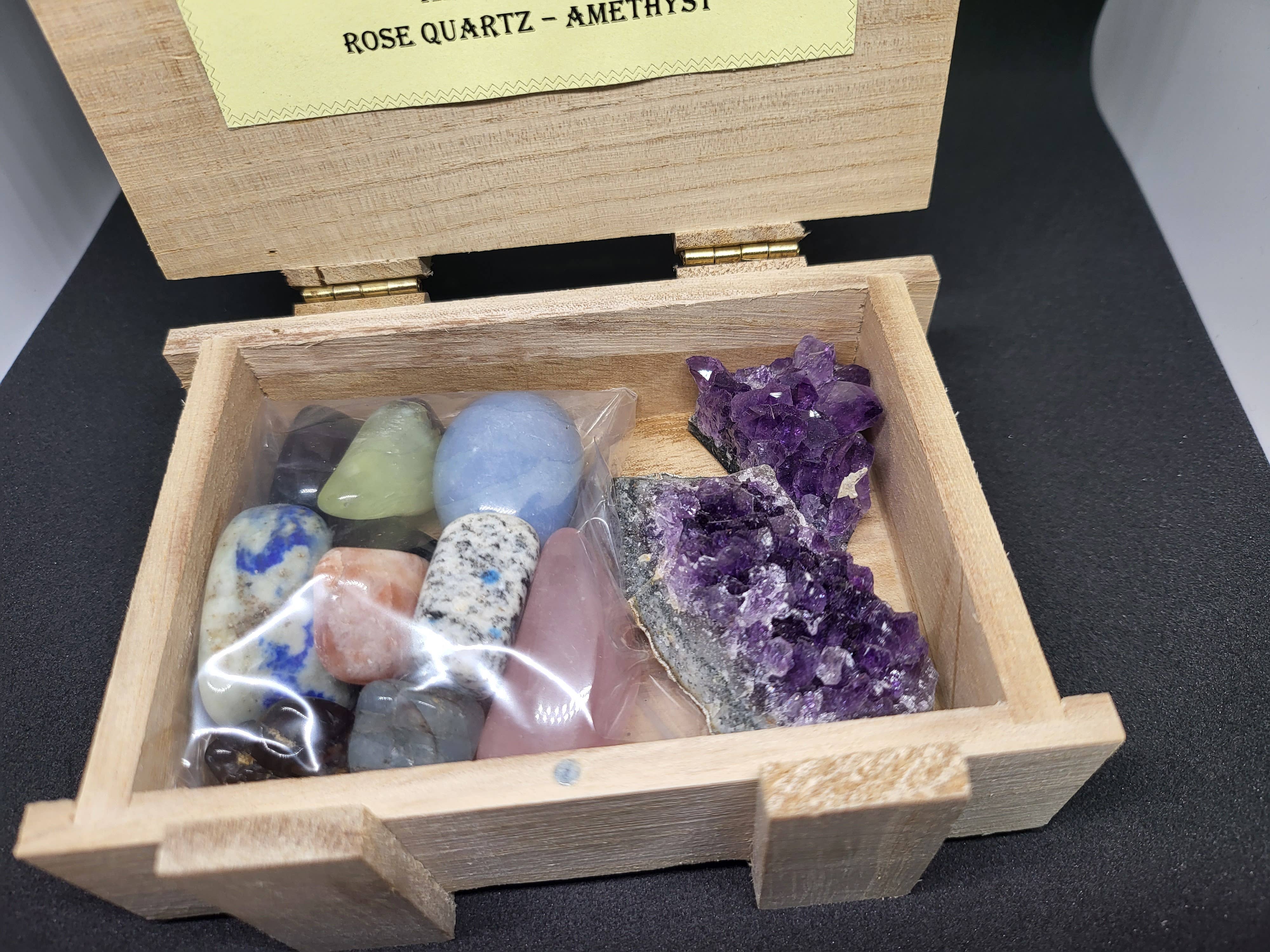 Crystal Cove – wholesale Spiritual stone/crystal – Tresure Box With Assortment Of Crystals1
