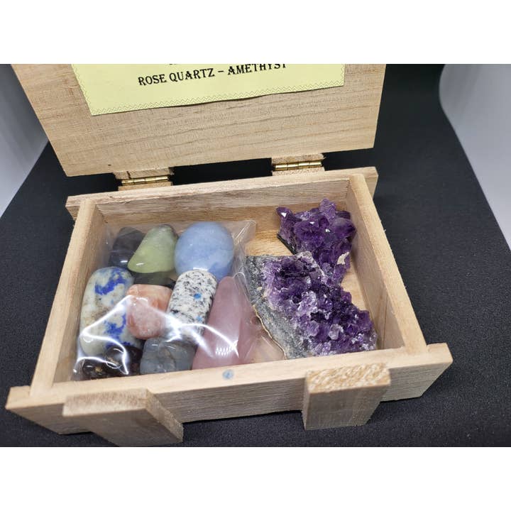 Crystal Cove – wholesale Spiritual stone/crystal – Tresure Box With Assortment Of Crystals1