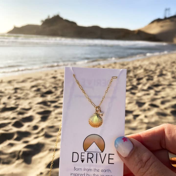 Derive Jewelry - Wholesale Pendant/Charm Necklace - Shell Pendant Necklace1