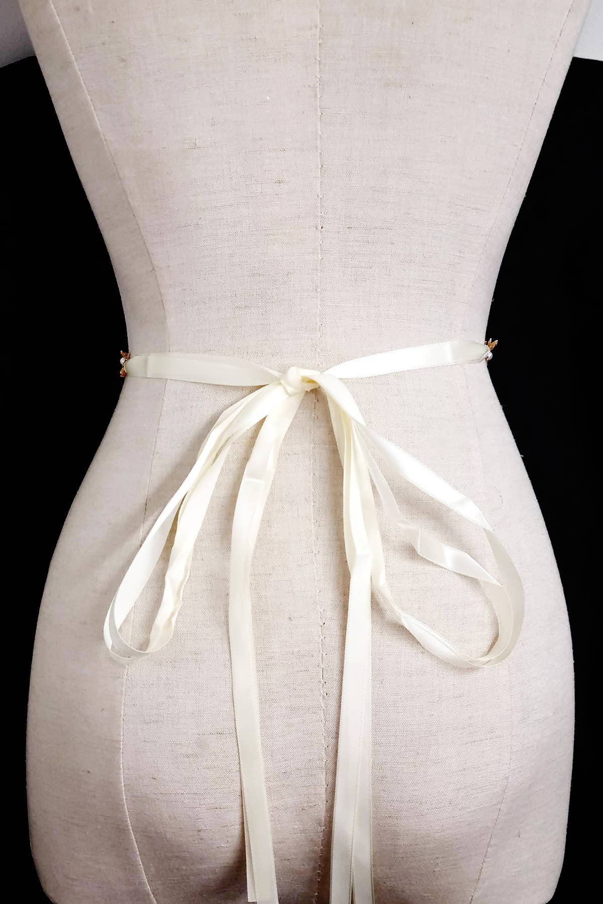 Chicas – wholesale Belt – Women's – Crystal Flower Belt With Ivory Ties 59215-11