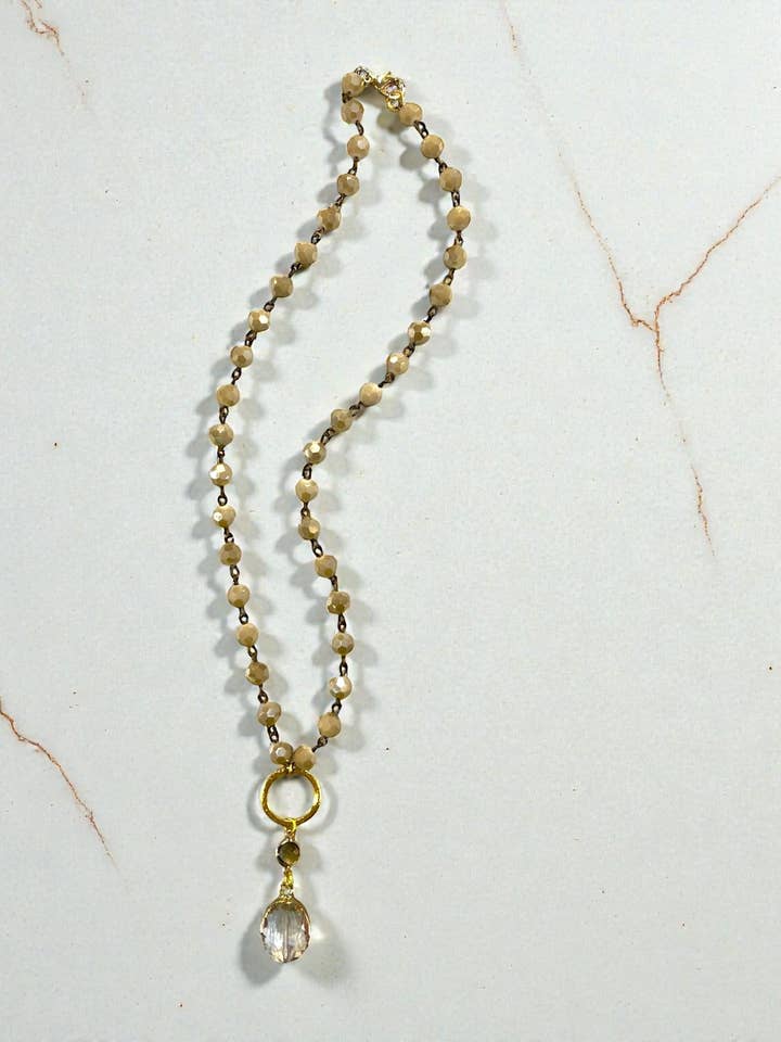 Collana avorio 22" con pendente fumé e oro per la vendita all'ingrosso da parte di Ava Capri