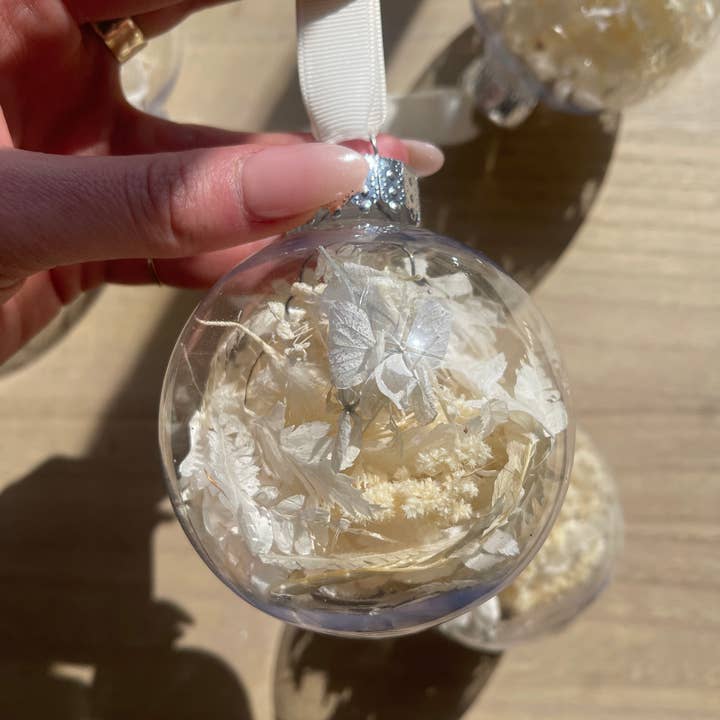 Moss and Magnolia - Wholesale Christmas Decoration - Opening Packages (Christmas Baubles)7