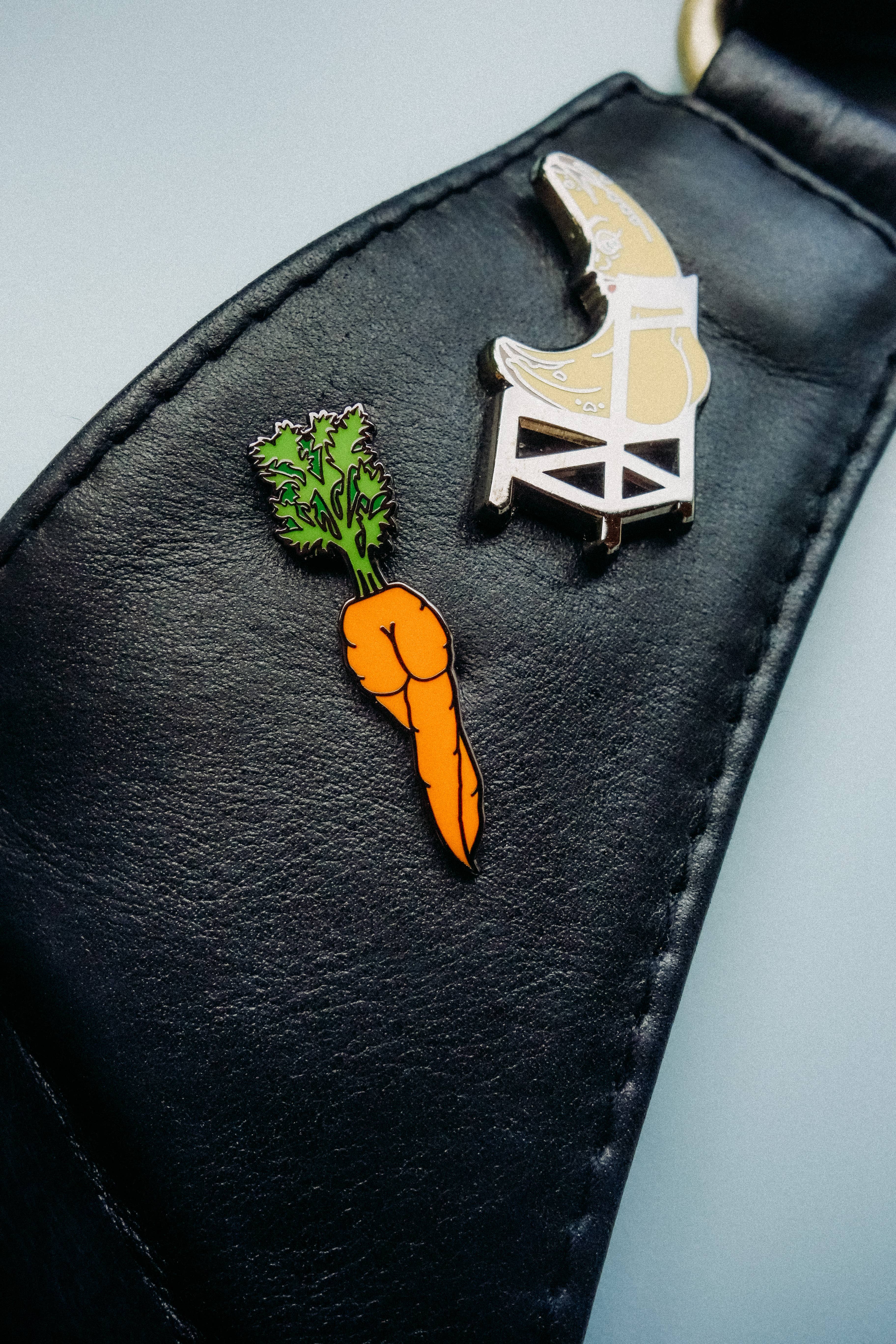 Cheeky Art Studio - Wholesale Lapel Pin/Button - Carrot Booty Hard Enamel Pin2