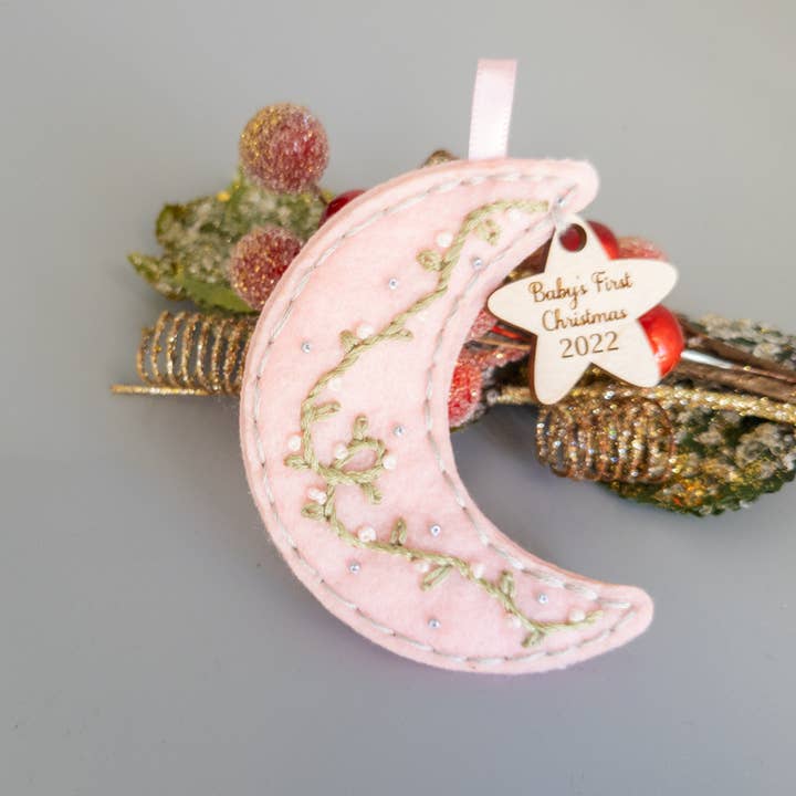 Shelfish Modern - Vendita all'ingrosso Decorazione - Primo ornamento natalizio per bambini ricamato personalizzato