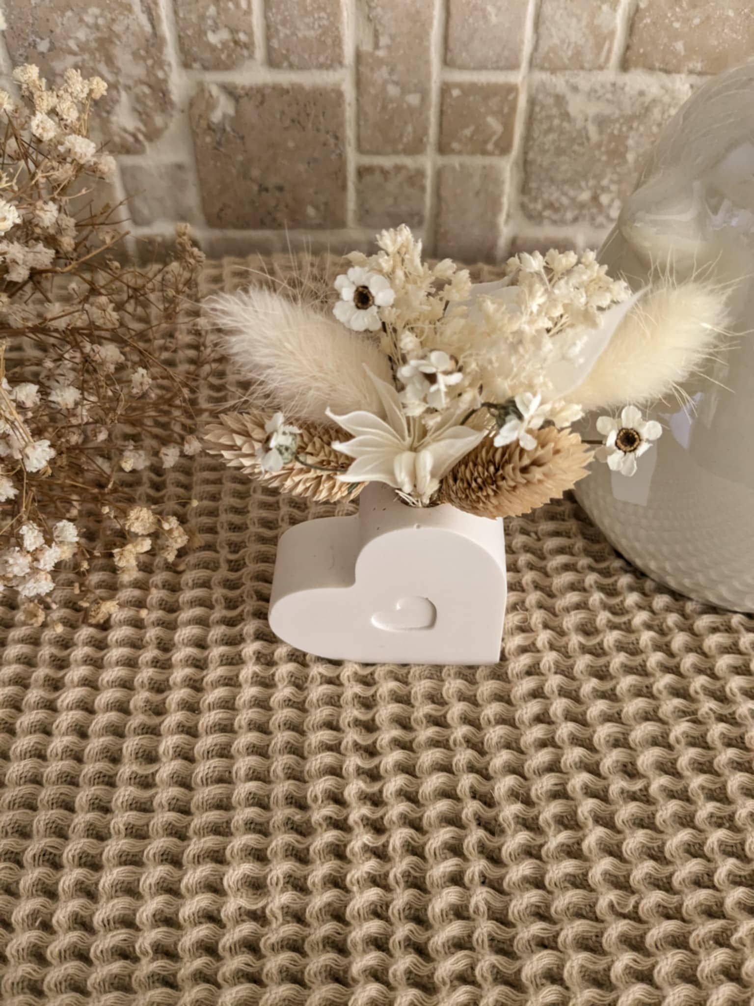Maison Oline - Wholesale Decorative Tabletop Object - Jesmonite Heart + Dried Flowers5