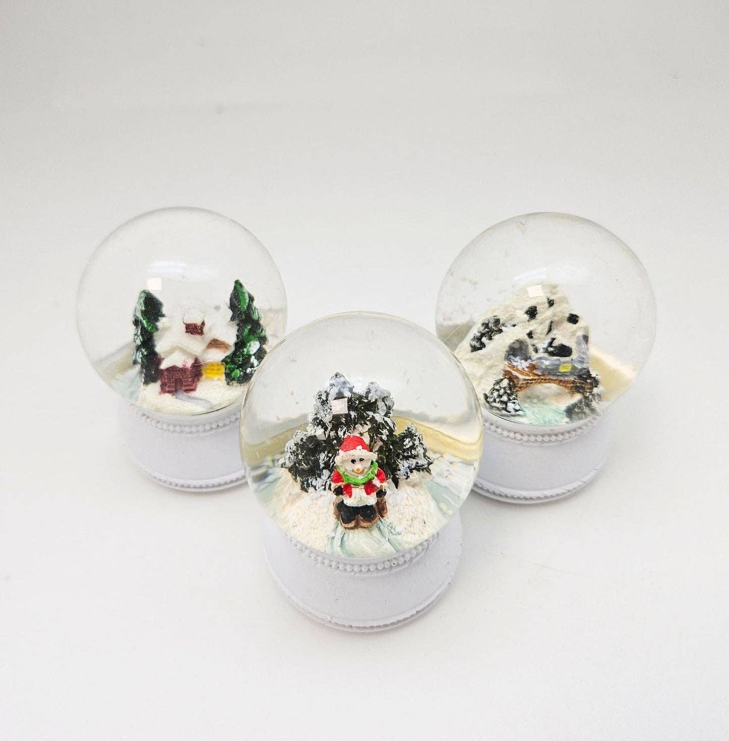 Schneekugelhaus - Wholesale Snow Globe - Sweet Mini Snow Globes Winter & Christmas White Nostalgia1