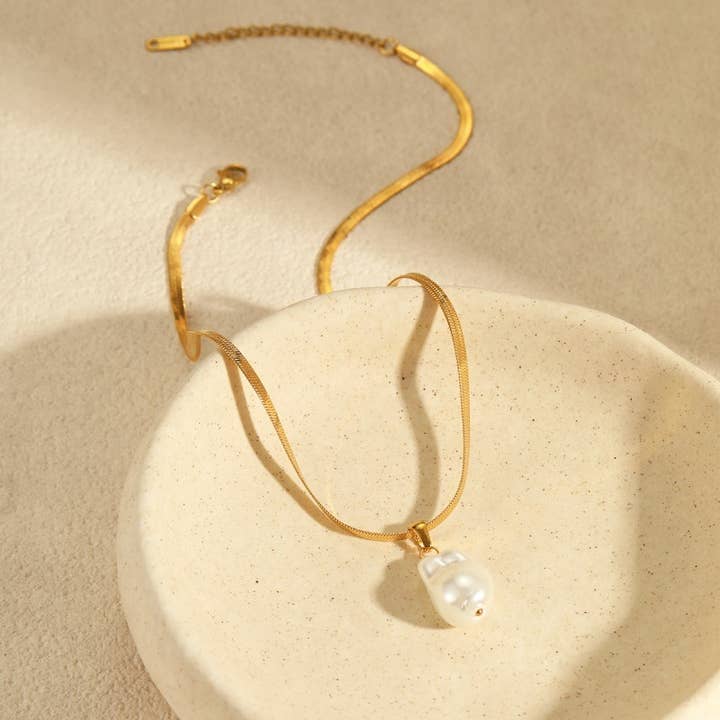 JOSSLYN by wall to wall - Wholesale Pendant/Charm Necklace - 18K STAINLESS STEEL TARNISH FREE PEARL NECKLACE | 40NK95780