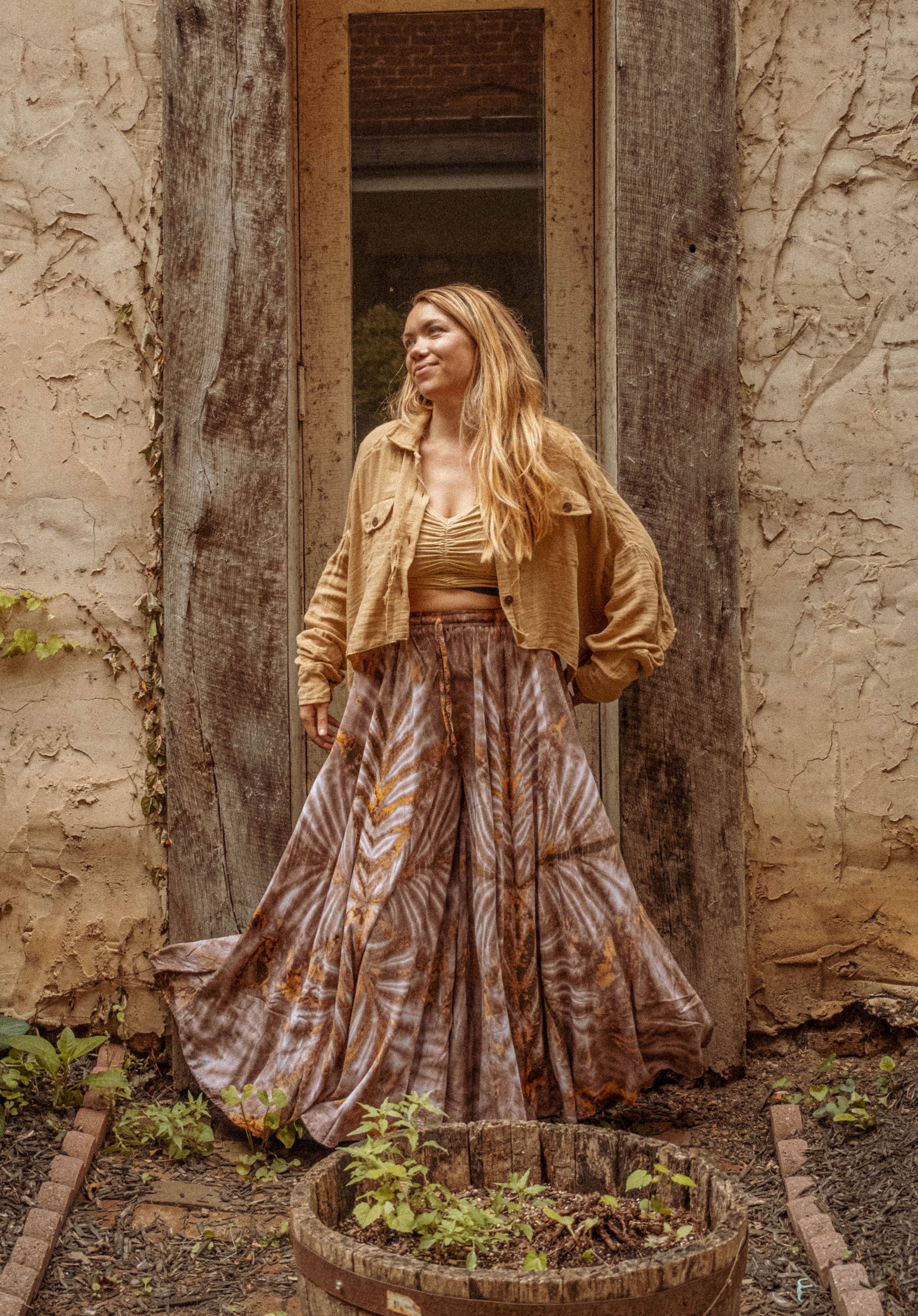 Gardenbelle Shop – Casaco camiseiro – Mulher por atacado – Shacket cropped boho de bambu com botões, camada sobreposta7