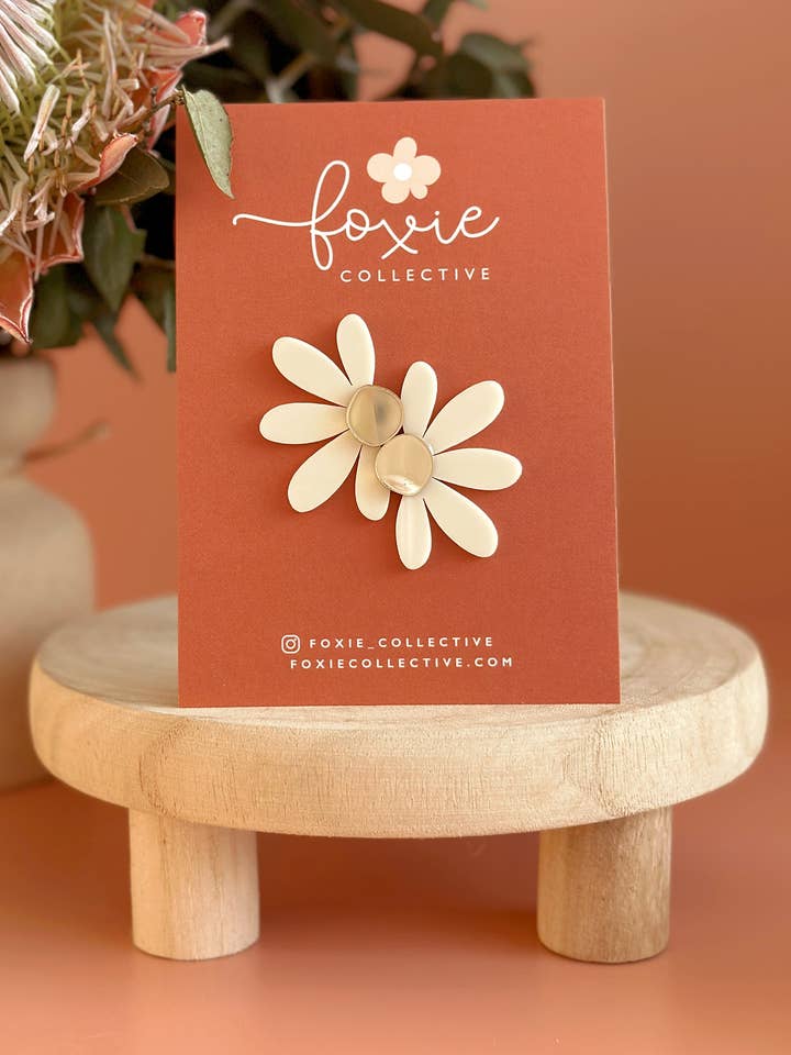 Jumbo Daisy Ohrstecker | Creme+Gold | GROSSHANDEL für den Großhandel von Foxie Collective