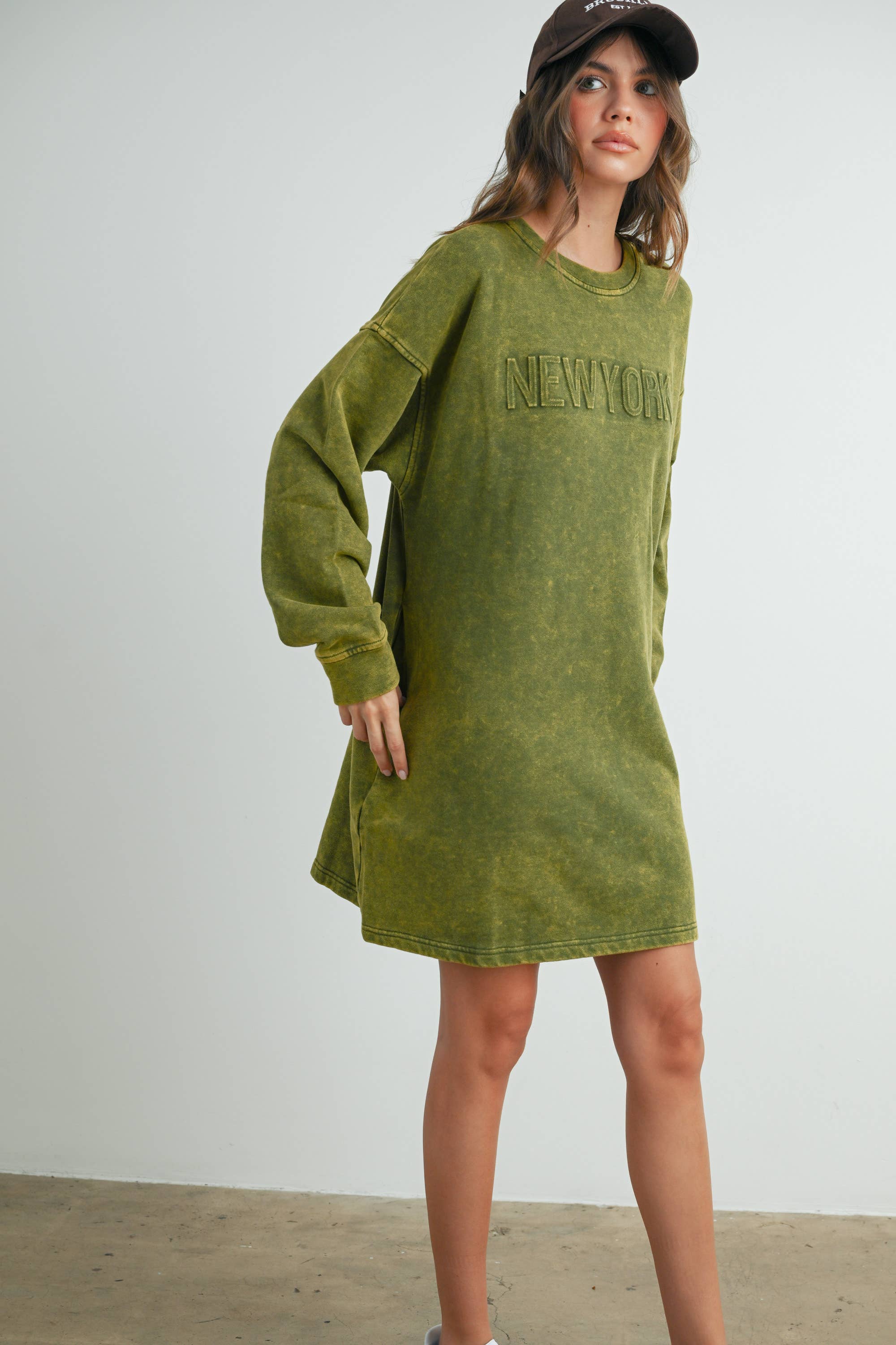 BUTTERMELON – Engroshandel Kjole - Dame – Lang acid wash sweatshirt-kjole - BMD753824