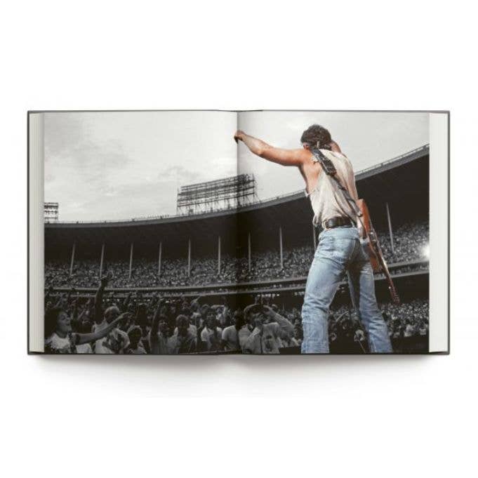 ACC Art Books Ltd - Wholesale Book - Adult - Bruce Springsteen: Live in the Heartland