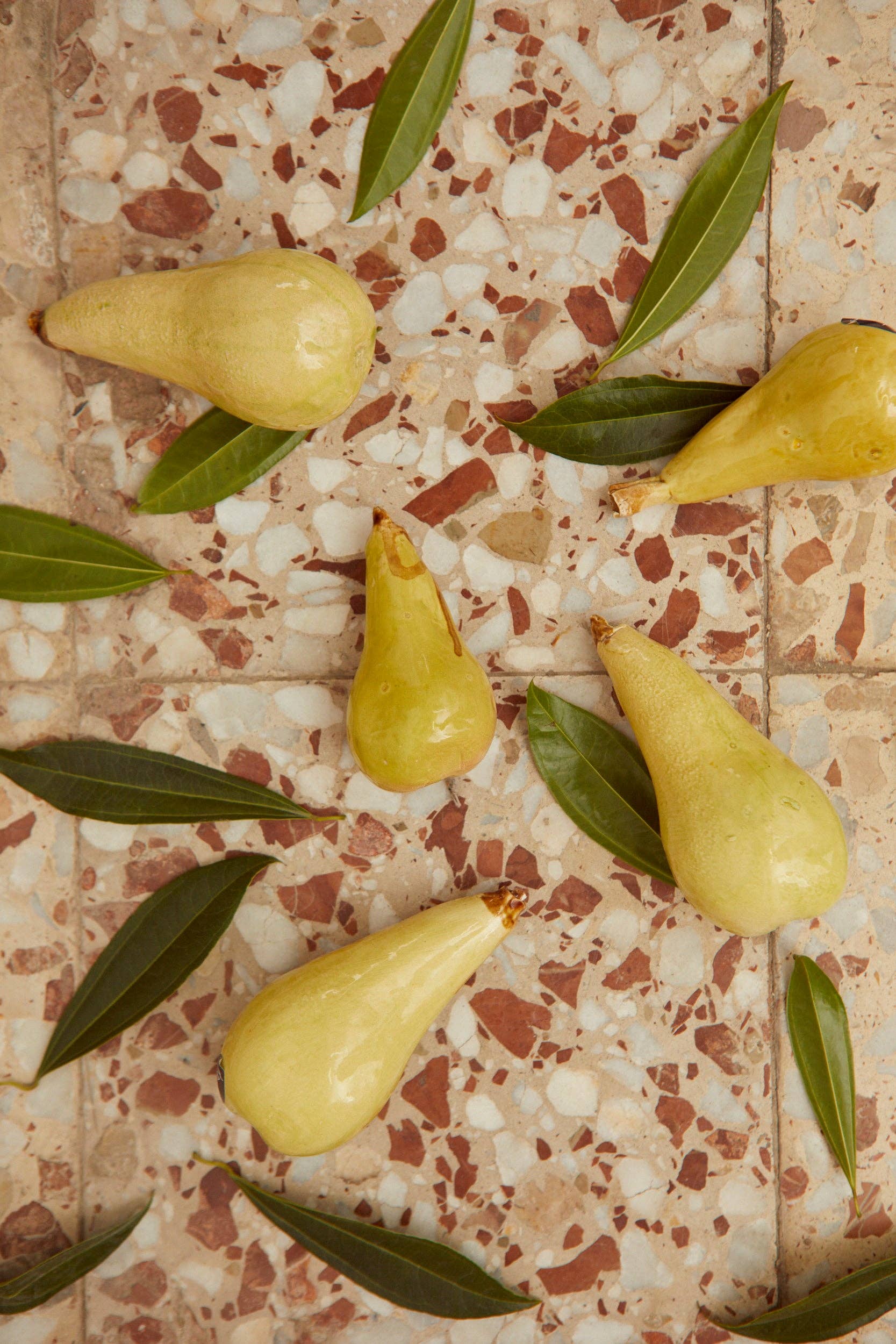 Eturel Madrid - Wholesale Decorative Tabletop Object - Pear glazed ceramic replica