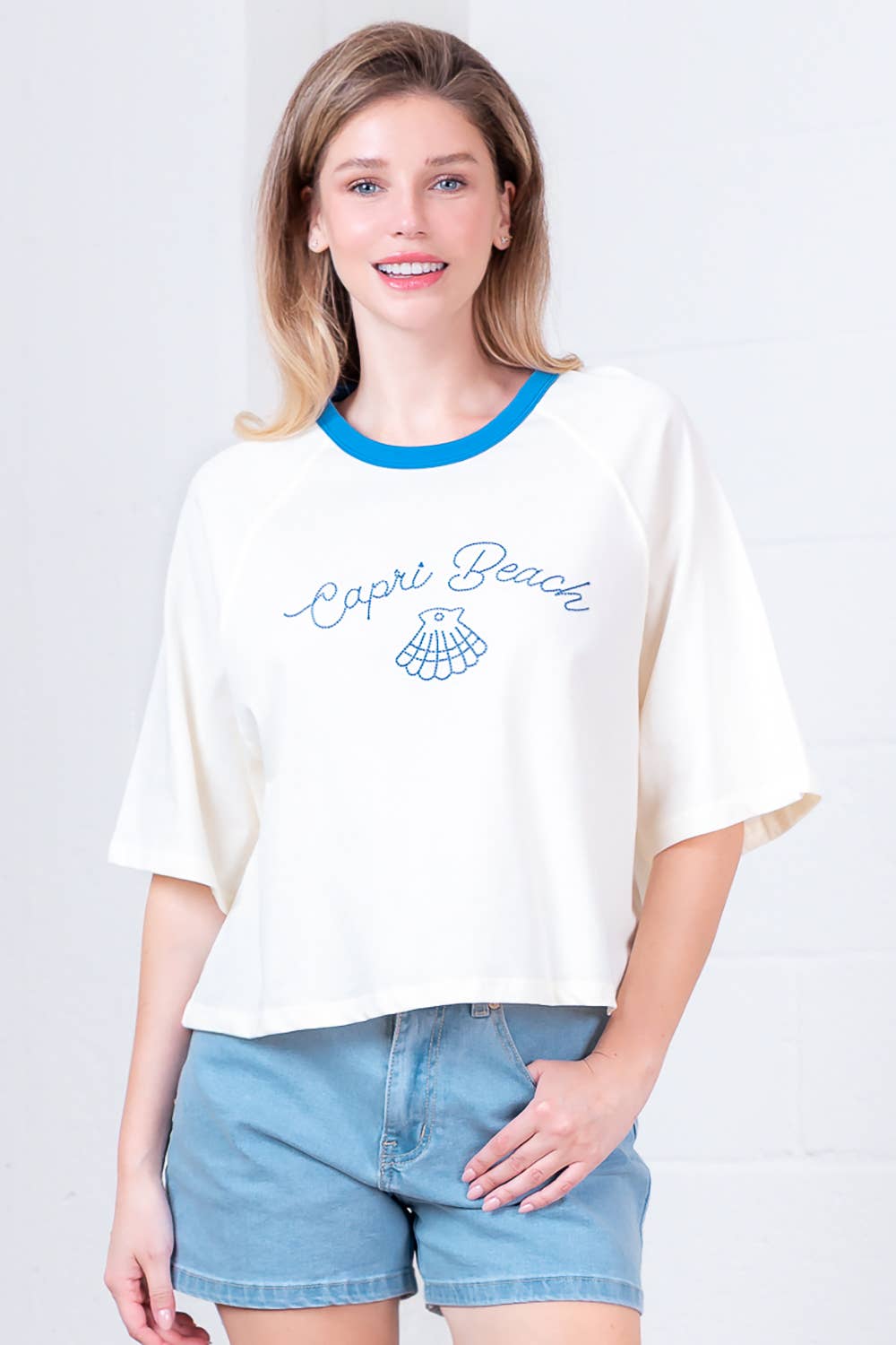 KOFFIEMELK HT28686T-KORTE RAGLANMOUW RONDE HALS SHELL-BORDUURTOP voor groothandel op Faire