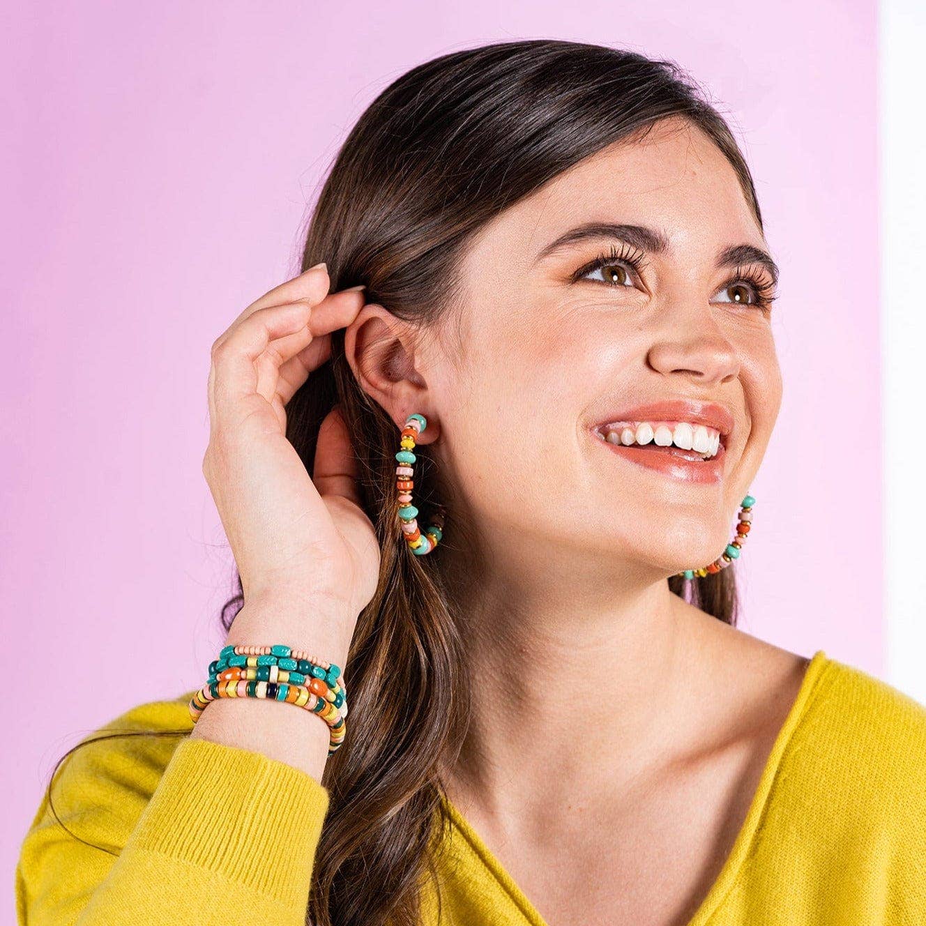 INK + ALLOY – Brincos de argola por atacado – Brincos de Argola com Contas em Disco Lilás Mix por Atacado1