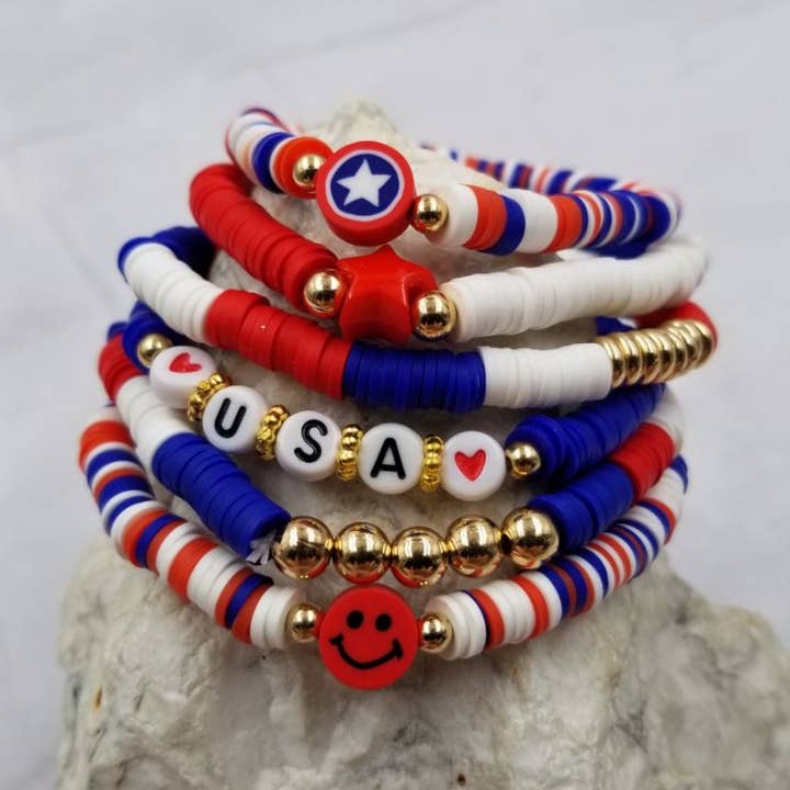 Braccialetto con perline Heishi sorridente patriottico USA per la vendita all'ingrosso da parte di The Pretty Jewellery