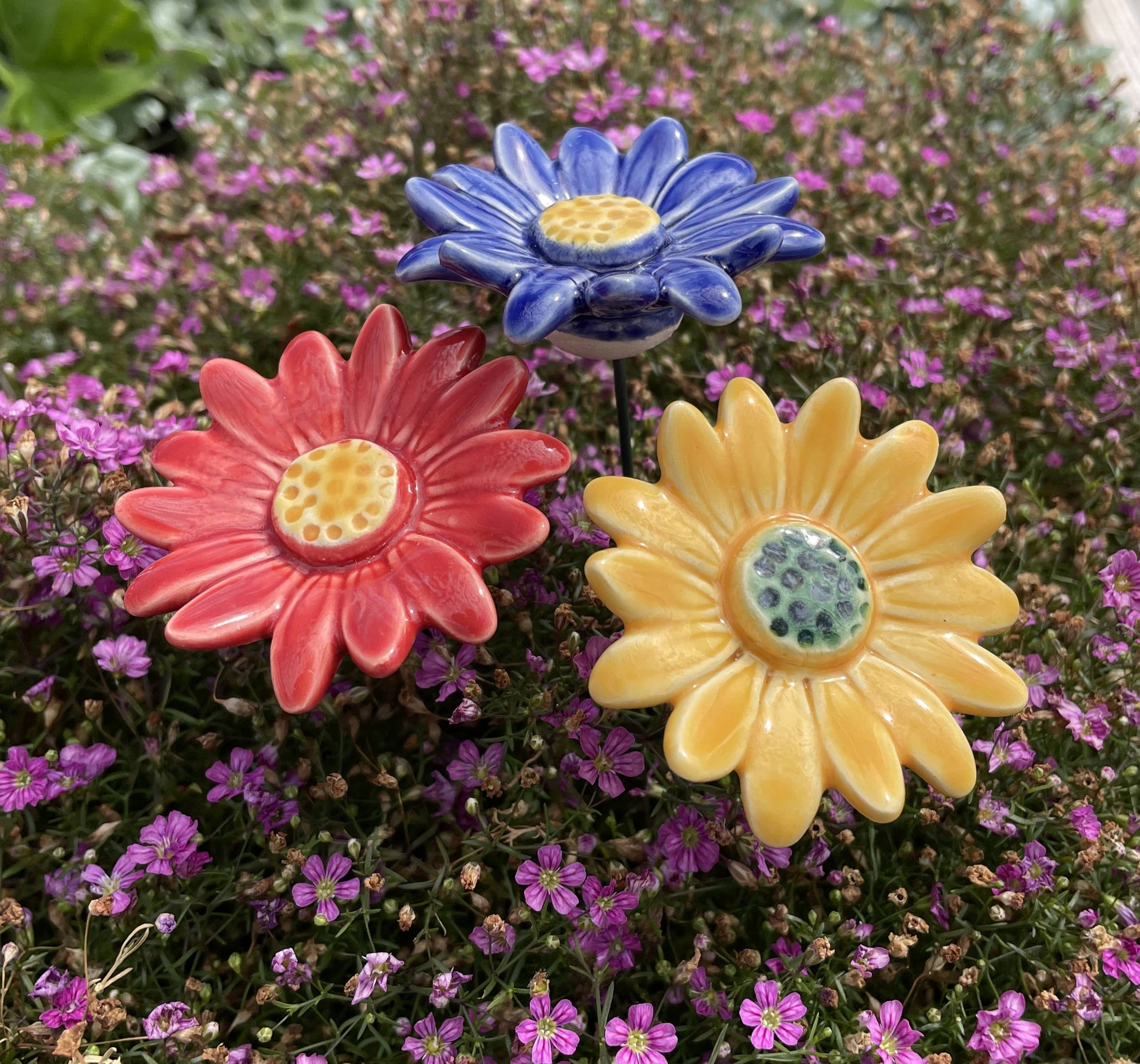 Pannonhem AB. - Vendita all'ingrosso Paletti da giardino/prato - Fiore di prato margherita in ceramica con gambo – decorazione e paletto per piante3