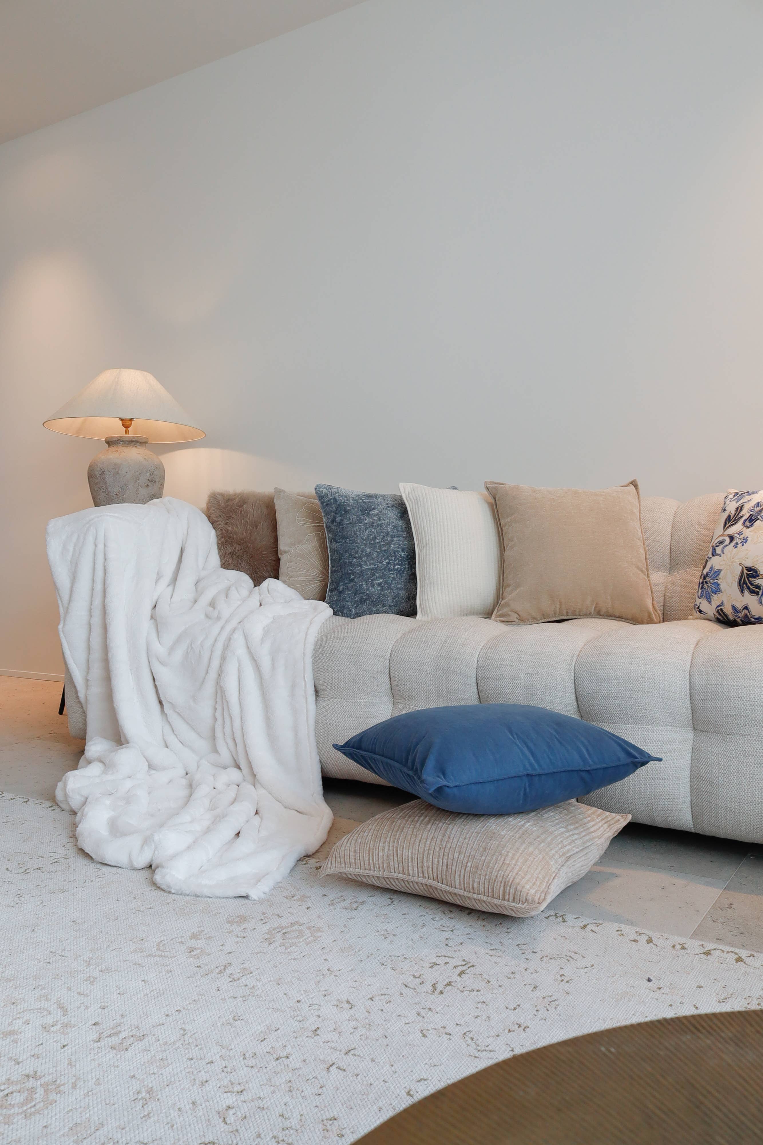 Tiseco - Wholesale Throw/Decorative Pillow - Cushion (filled) ROY - 45x45 cm3