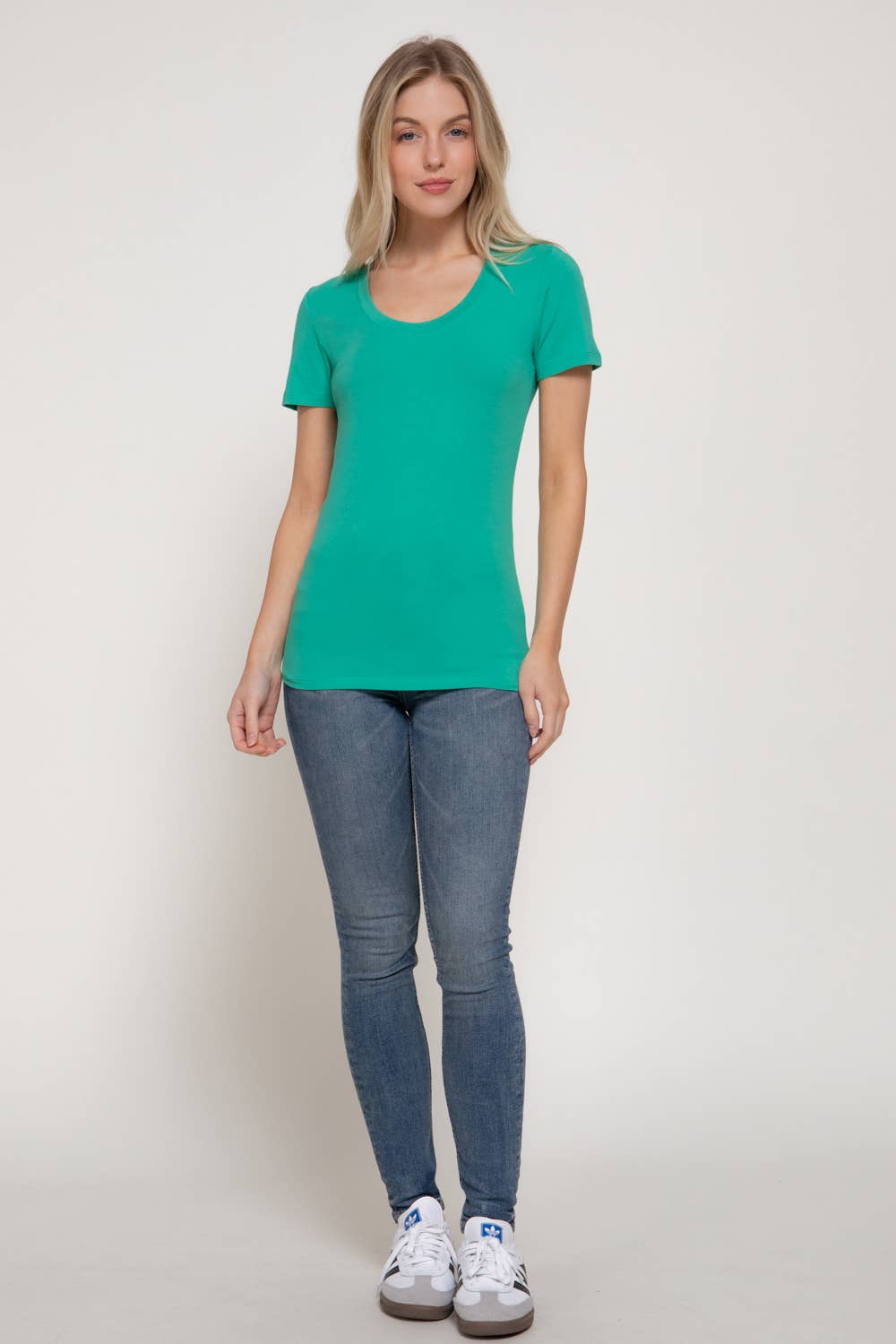 Active Basic | Active USA – Engroshandel T-shirt – til kvinder – Kortærmet top i bomuldstrikot med rund hals15