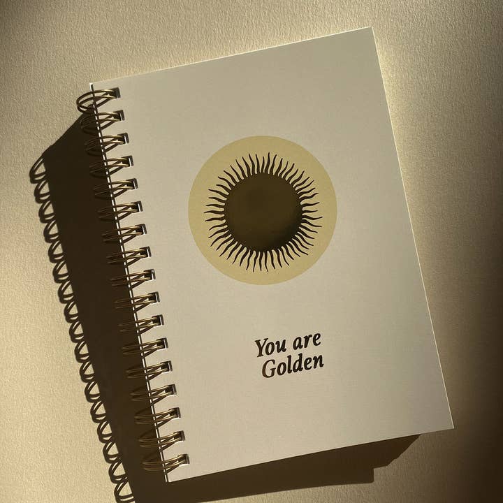 Anna Cosma - Venta al por mayor Conjunto de bolsas de regalo - Set de regalo - Eres dorado - Bolsa, cuaderno y marcapáginas con diseño de sol2