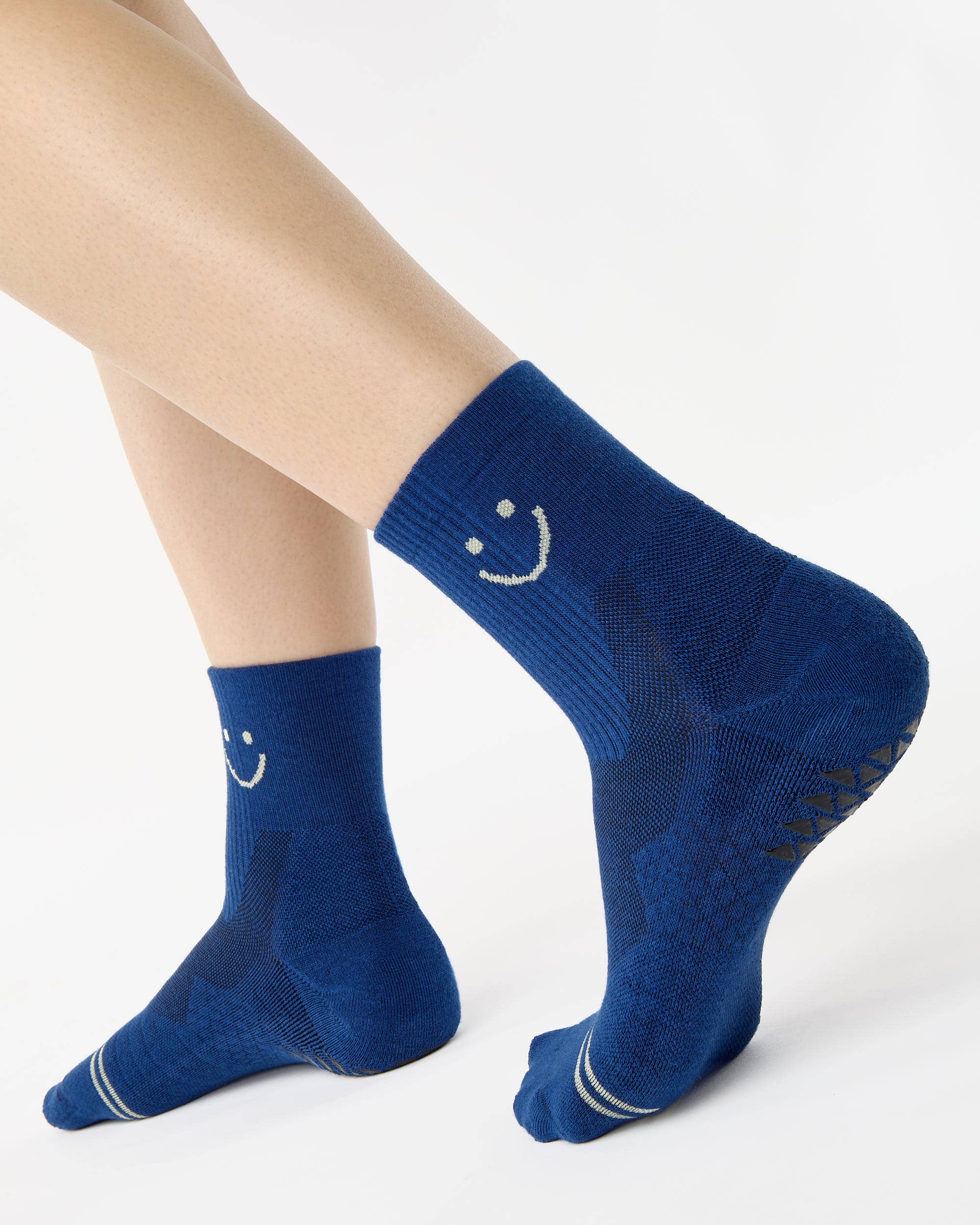 Pointe Studio – wholesale Socks – Women's – Women's Happy Ankle Runner Grip Sock4