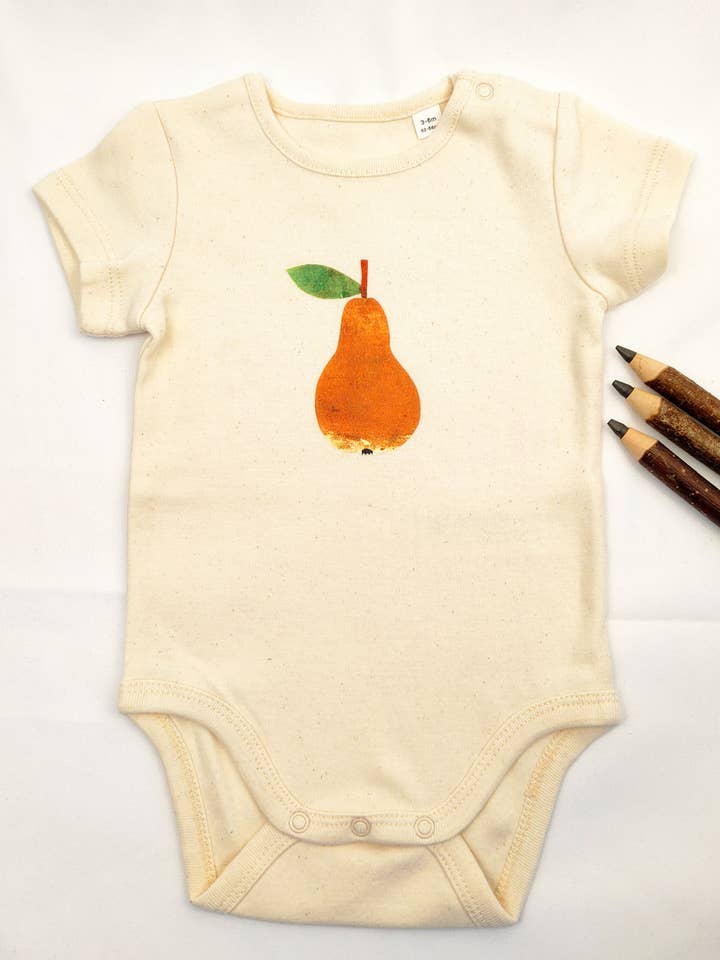 Meladi Baby Bodysuit made of organic cotton - Pear on Natural Raw for wholesale by Life-Tree