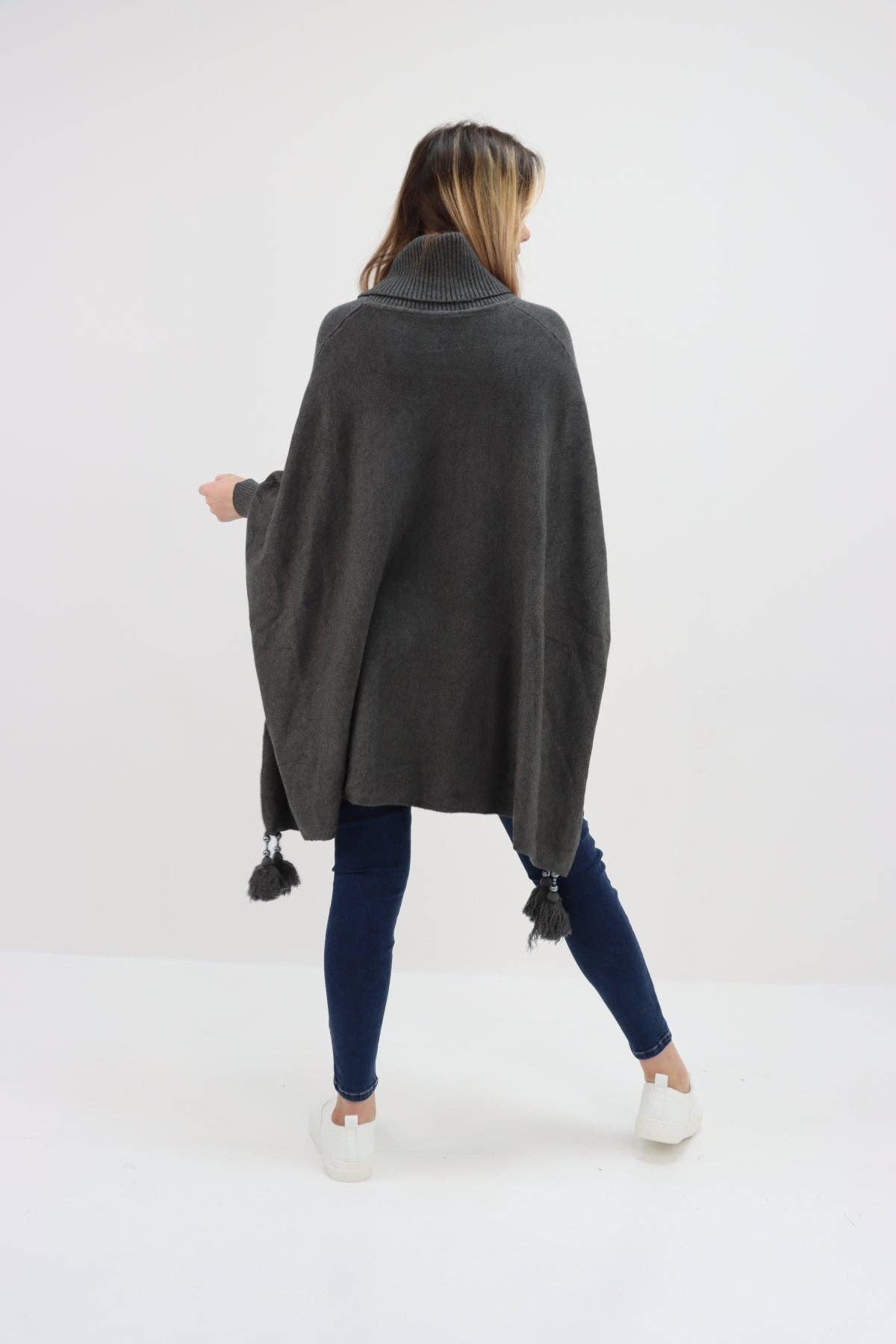 Miss Bold - Vente Poncho – femme - Poncho tunique italien à col bénitier et manches chauve-souris à pompons6