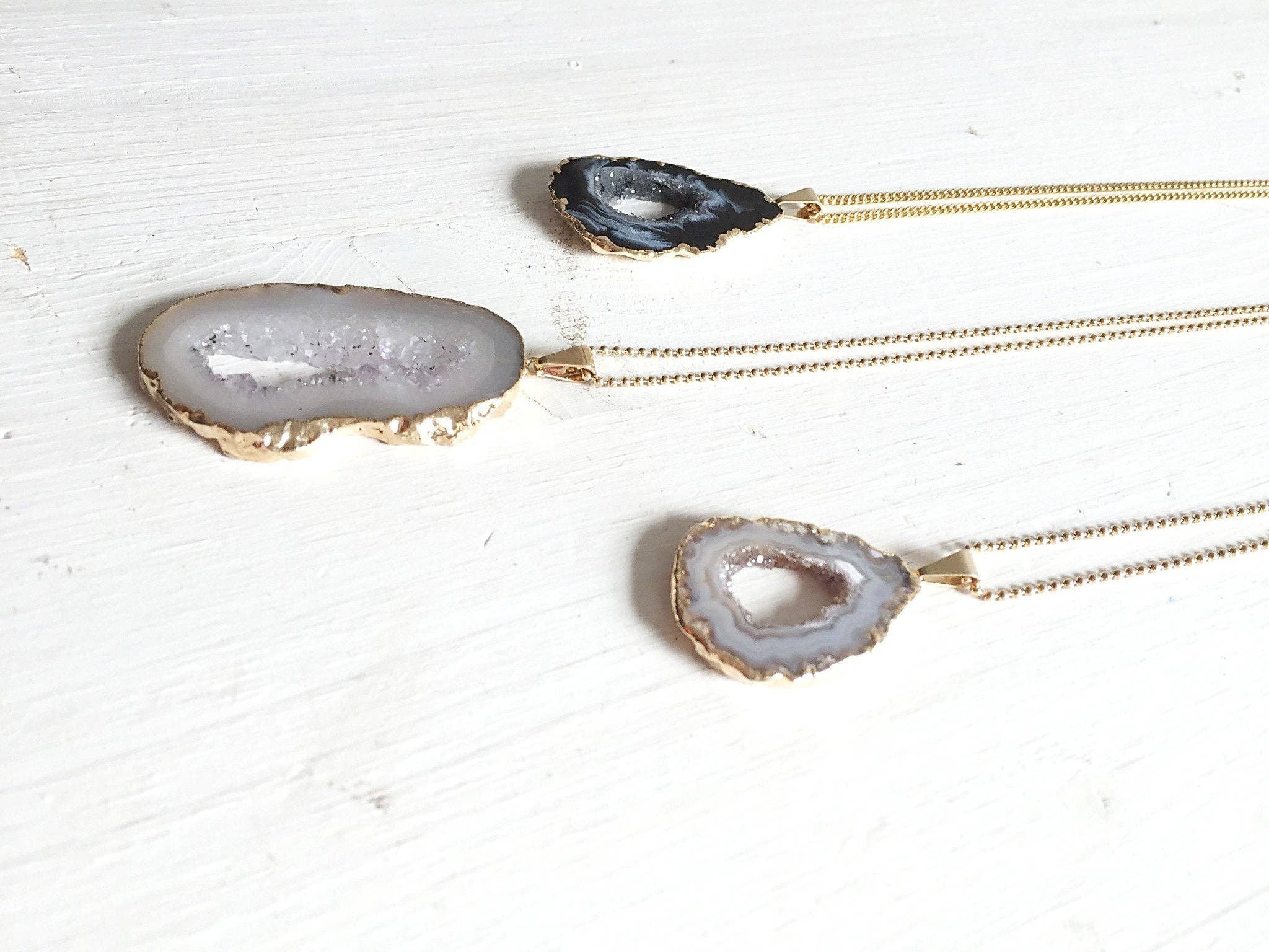 Crystal and Sage - Wholesale Pendant/charm necklace - Ananda Agate Slice Gemstone Necklace2