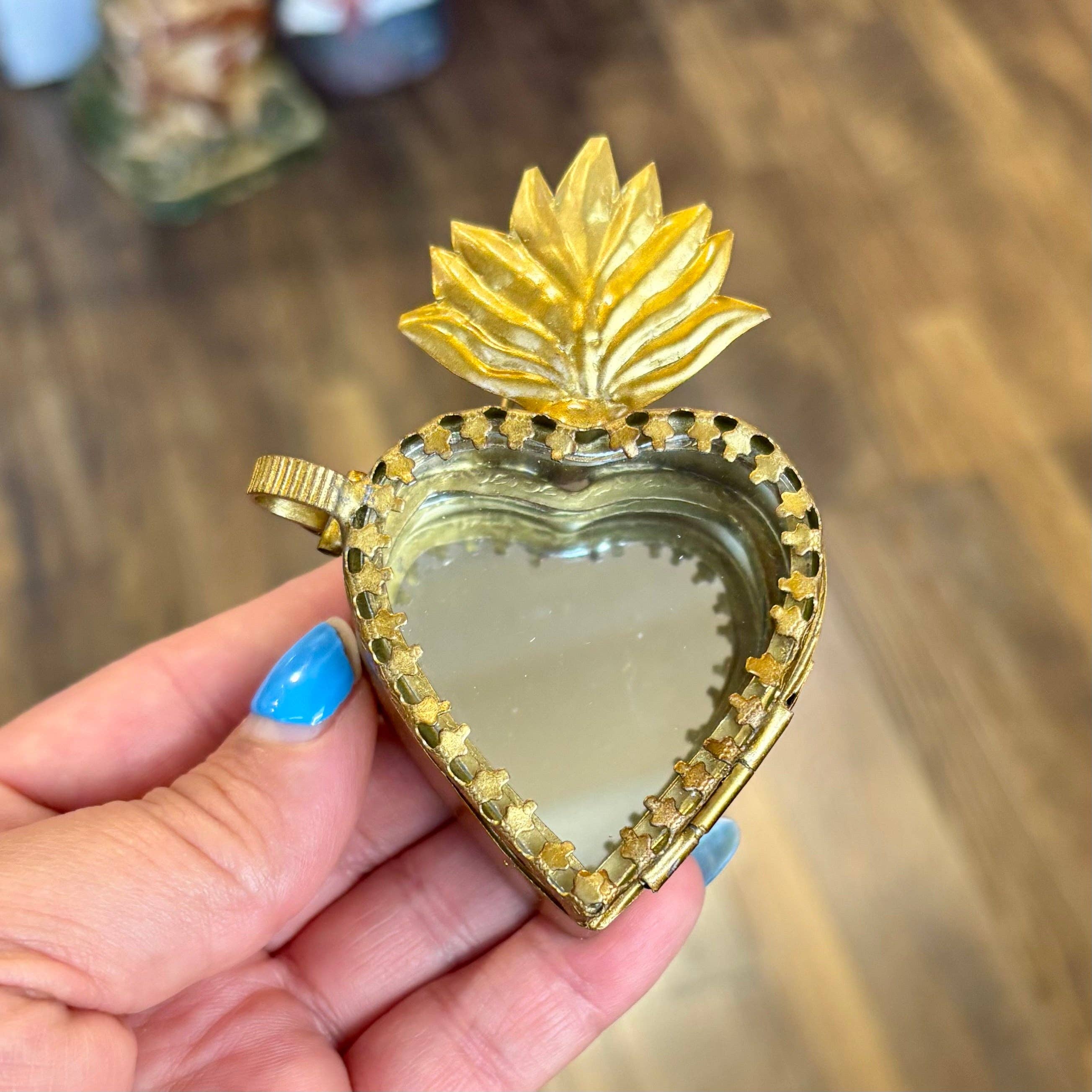 Love and Honor Jesus LLC – wholesale Decorative box – Glass Sacred Heart Boxes4