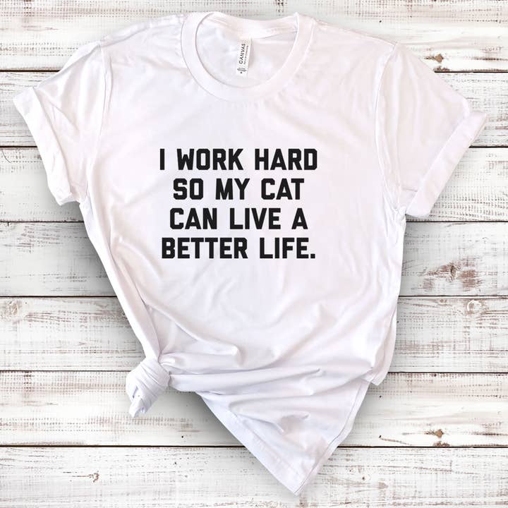 Ich arbeite hart So meine Katze - Lustiges Katzen Sassy Nerd T-Shirt für den Großhandel von House Of Rodan