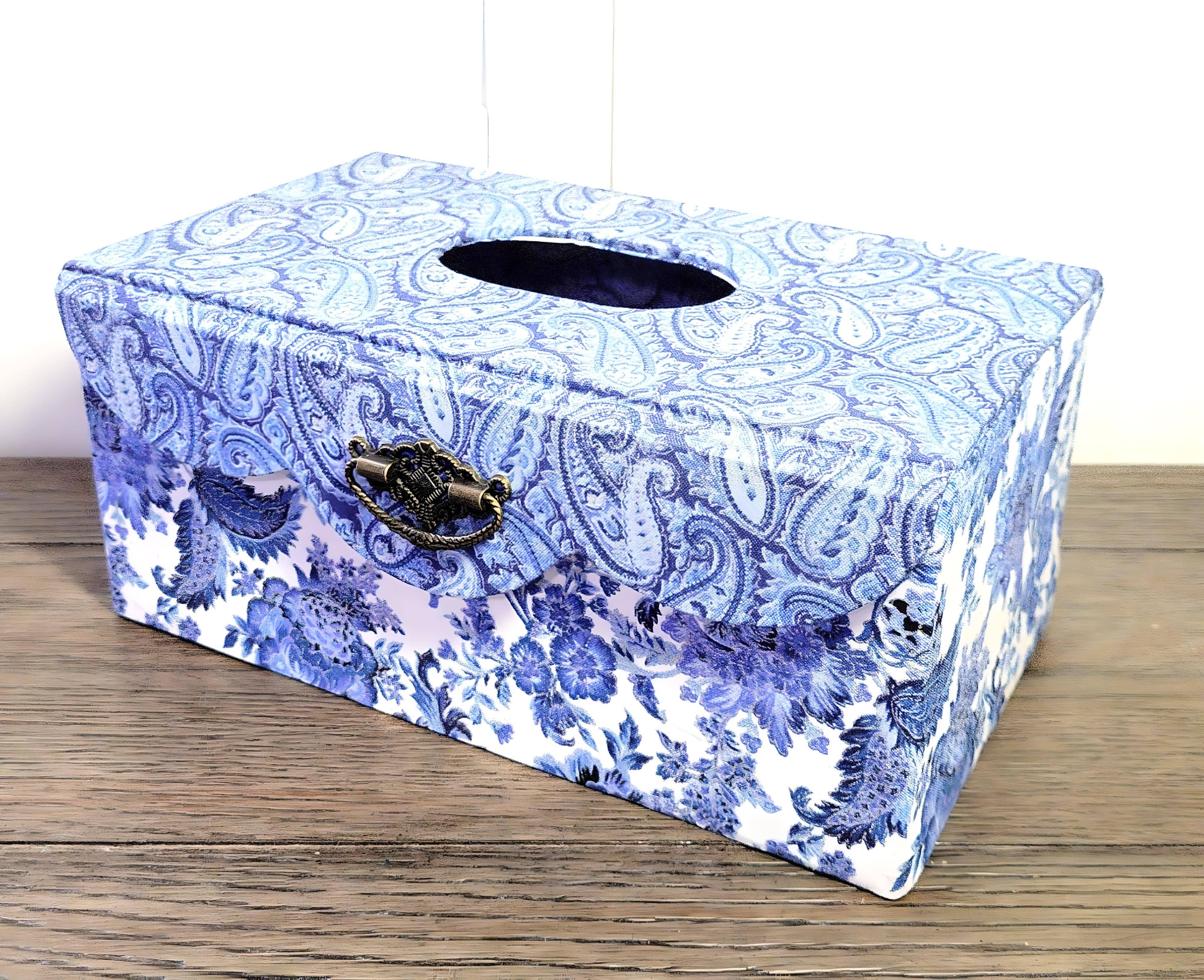 Chic Brico – Caixa de lenços por atacado – Porta-lenços retangular coberto de tecido, decoração elegante para casa, casa de banho ou quarto, azul Delft, branco e paisley prateado.1