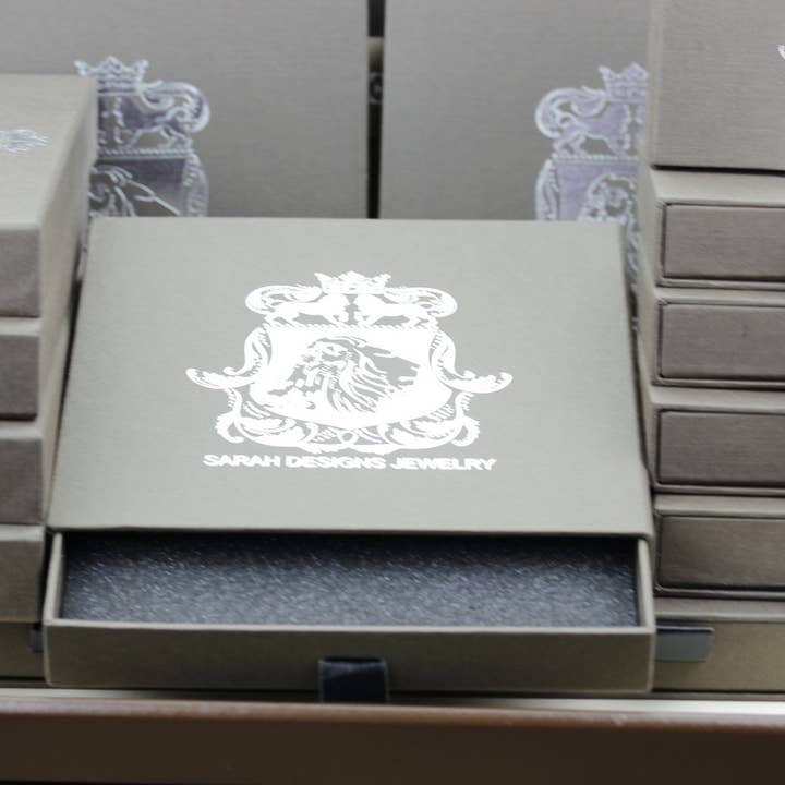 SARAH DESIGNS JEWELRY - Venta al por mayor Collares con colgantes/abalorios - Colgante y cadena de plata tallada en forma de concha victoriana con forma de mujer N3549