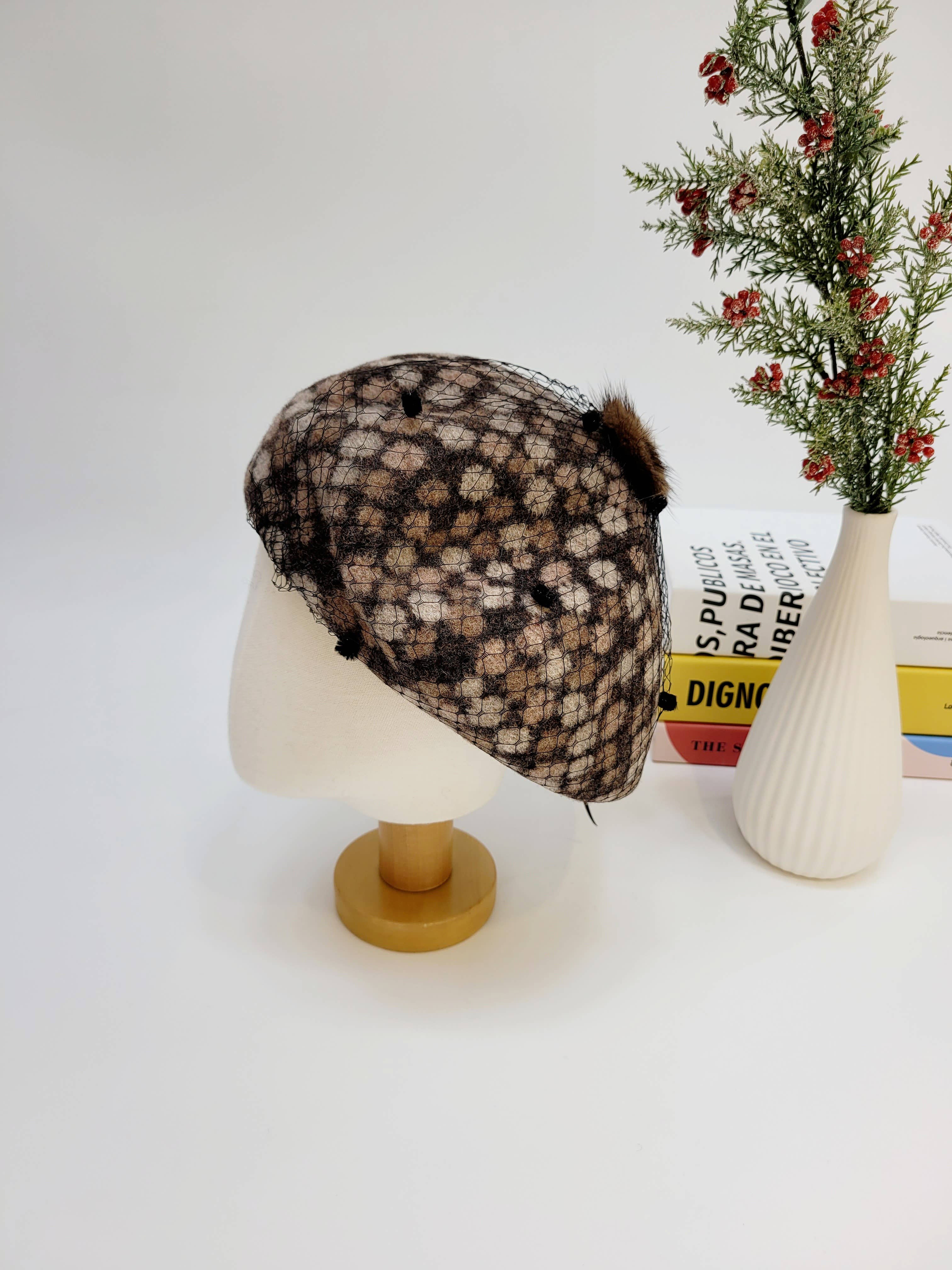 Comfortarians - Wholesale Beret - Women's - Women's Fall Winter Wool Beret with Lace1