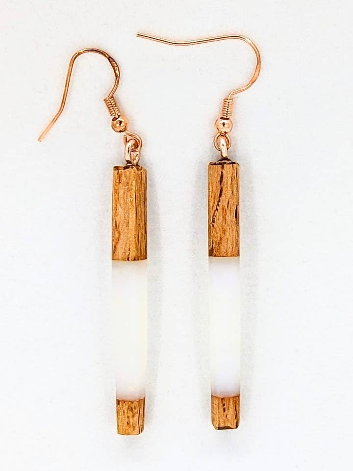 Boucles d'oreilles en bois perlé et résine pour la vente par Wood & Resin Handmade