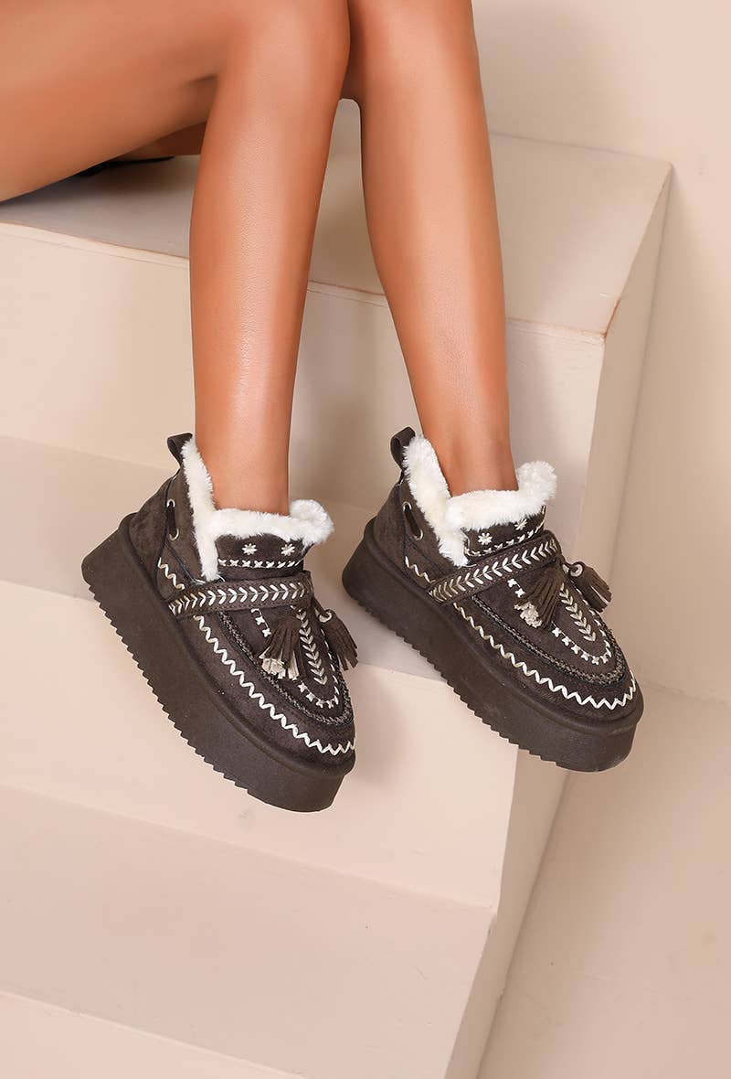 Joia Paris - Wholesale Boots - Women's - Warm boots with embroidery and tassels RU-209