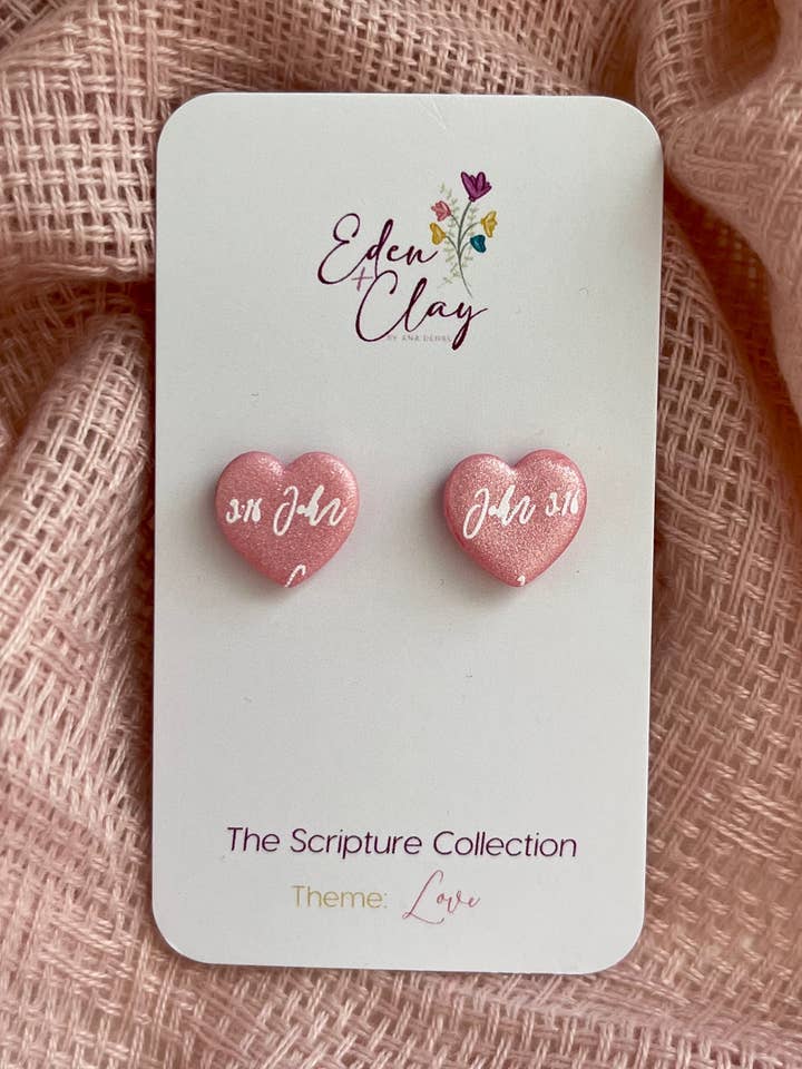 John Studs (Amour) pour la vente par Eden + Clay by Ana Denae