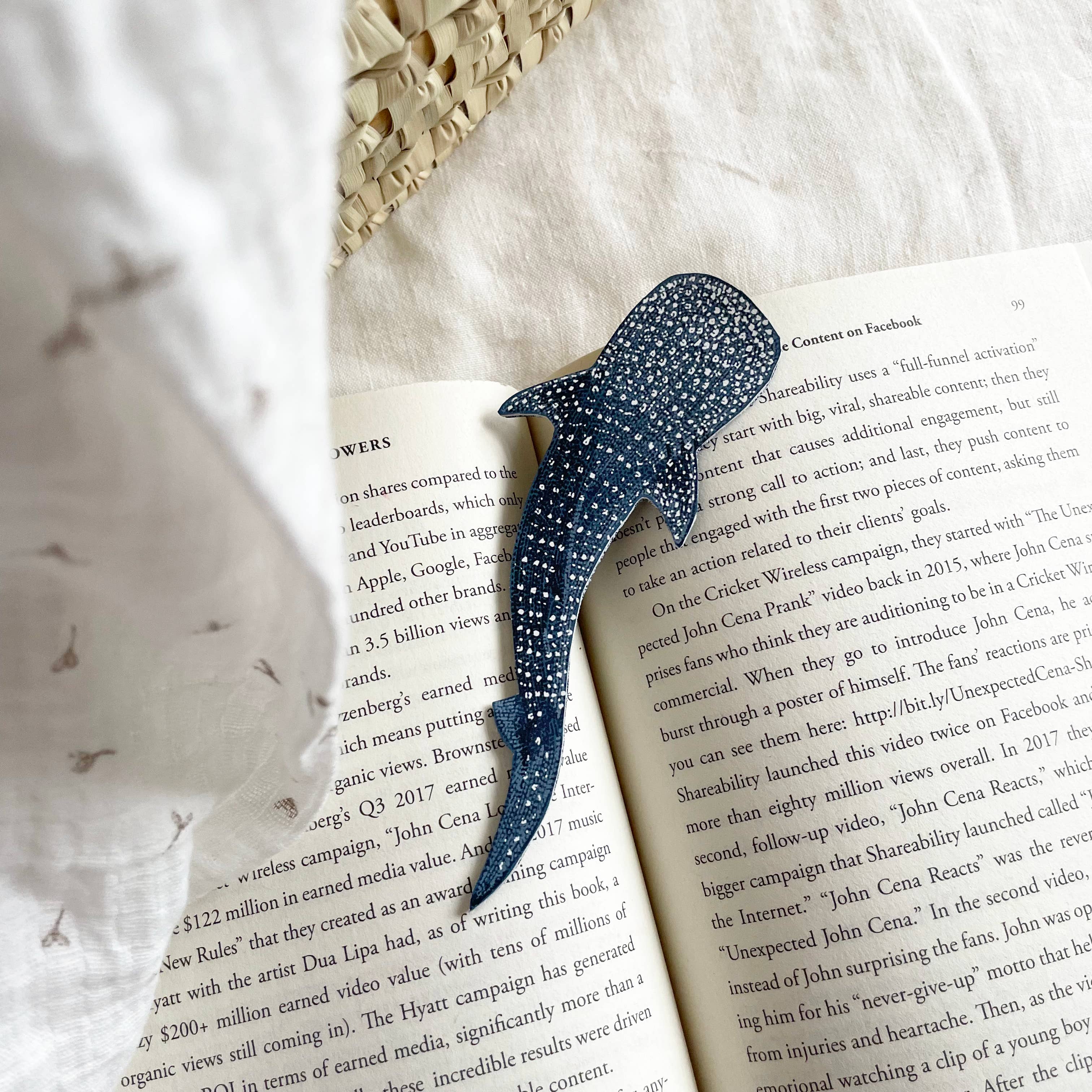 Kelsey Emblow Illustration - Vente Marque-page - Marque-page en cuir Whale Shark1