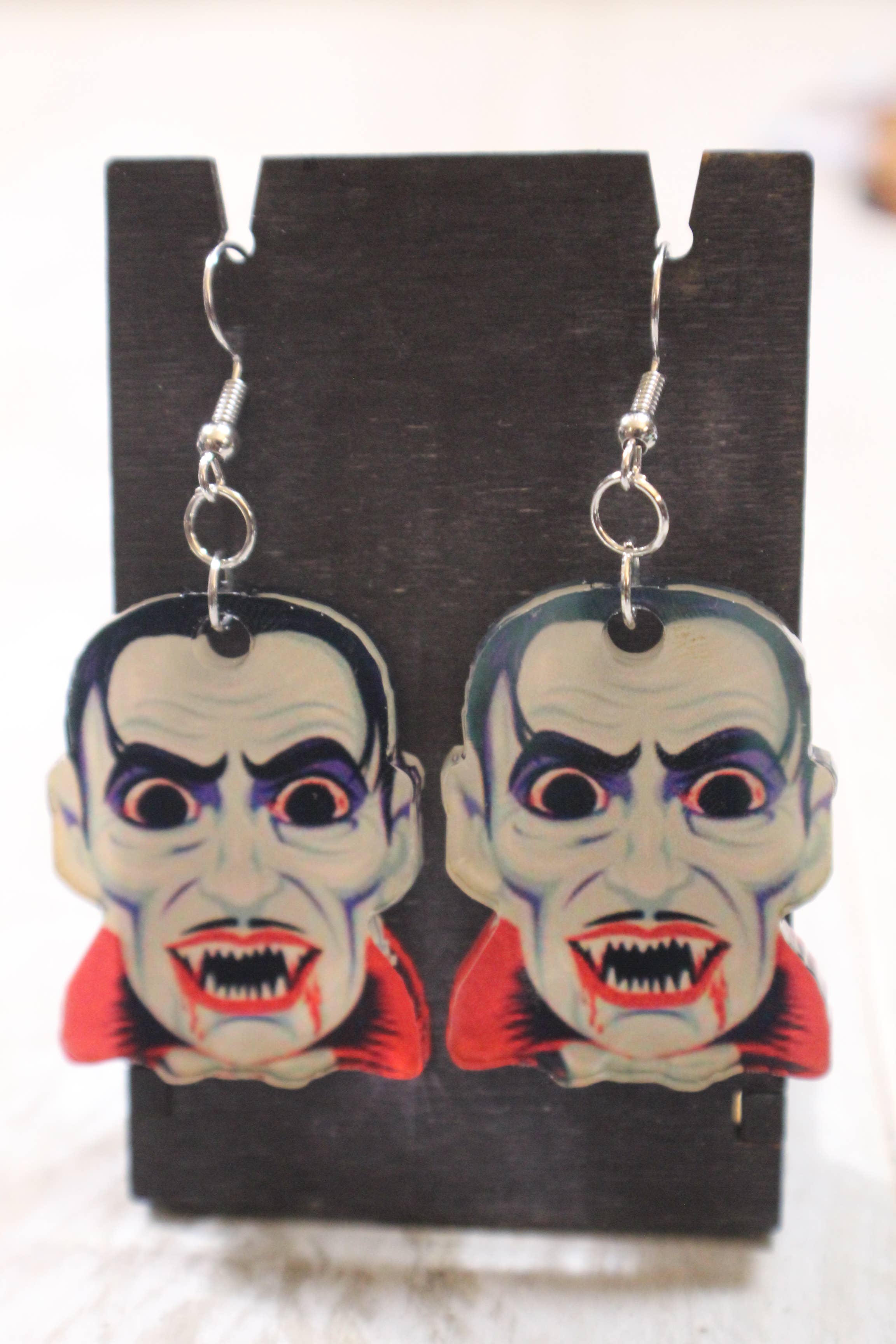Raven Design - Vente Boucles d'oreilles pendantes - Boucles d'oreilles pendantes en acrylique // Masque de vampire3