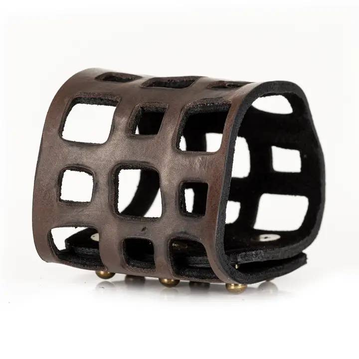 Polsino in Pelle a Rete Tagliata Marrone Scuro per la vendita all'ingrosso da parte di The Dark