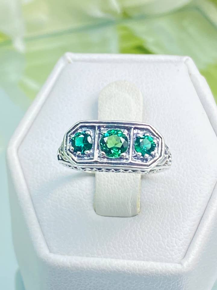 Smaragdring, Naturlig eller Simuleret Smaragd Sterlingsølv Liljeblad Filigran, Edwardiansk Smykke #D197 for engroshandel hos Silver Embrace Jewelry