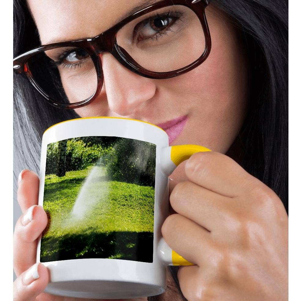 3dRose – wholesale Kaffekoppar – 3dRose, Automatisk sprinklerenhet vattnar parkväxter en varm sommardag, Mugg1