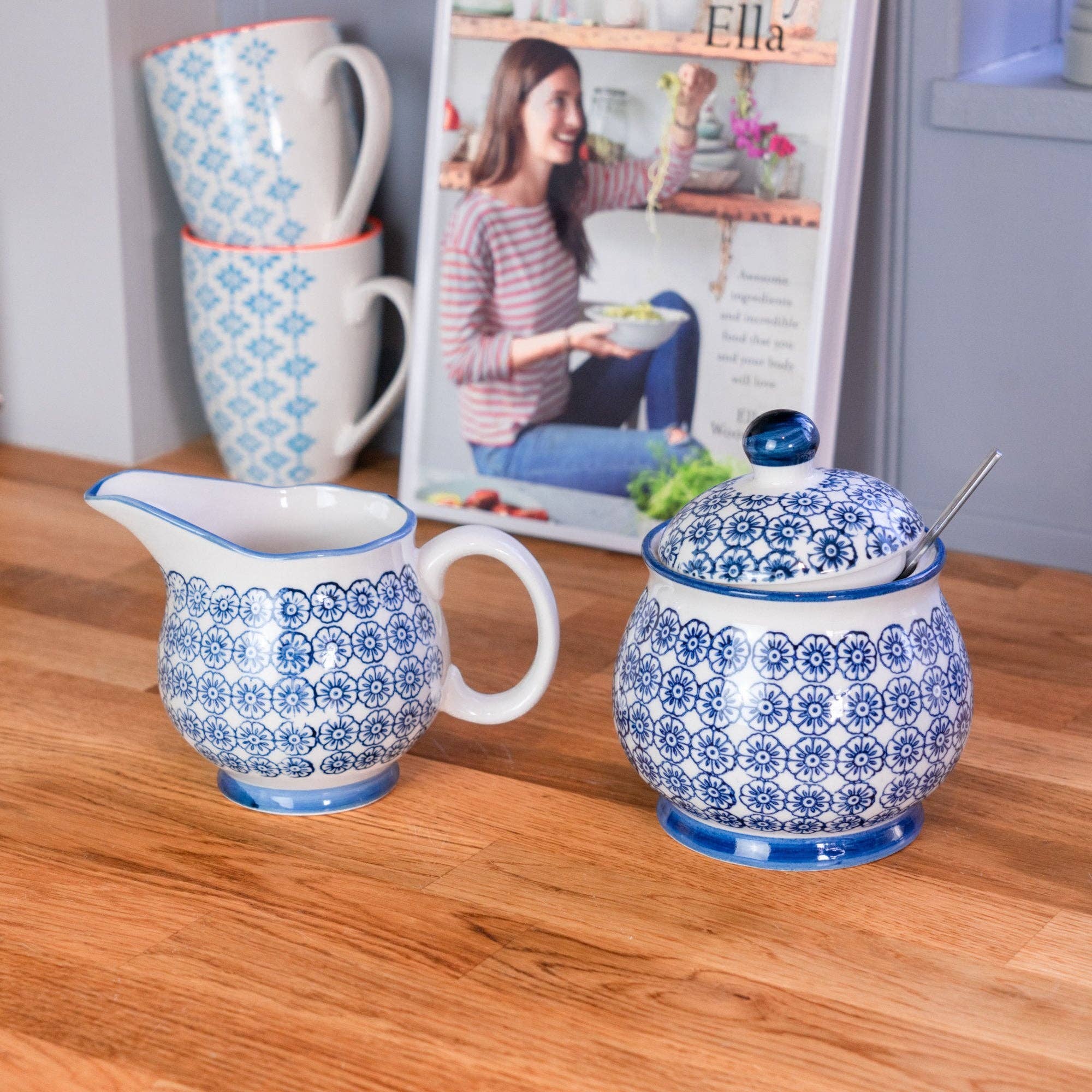 Rinkit Ltd - Venta al por mayor Jarras - Jarra para leche y salsa con diseño Nicola Spring - Flores azules2